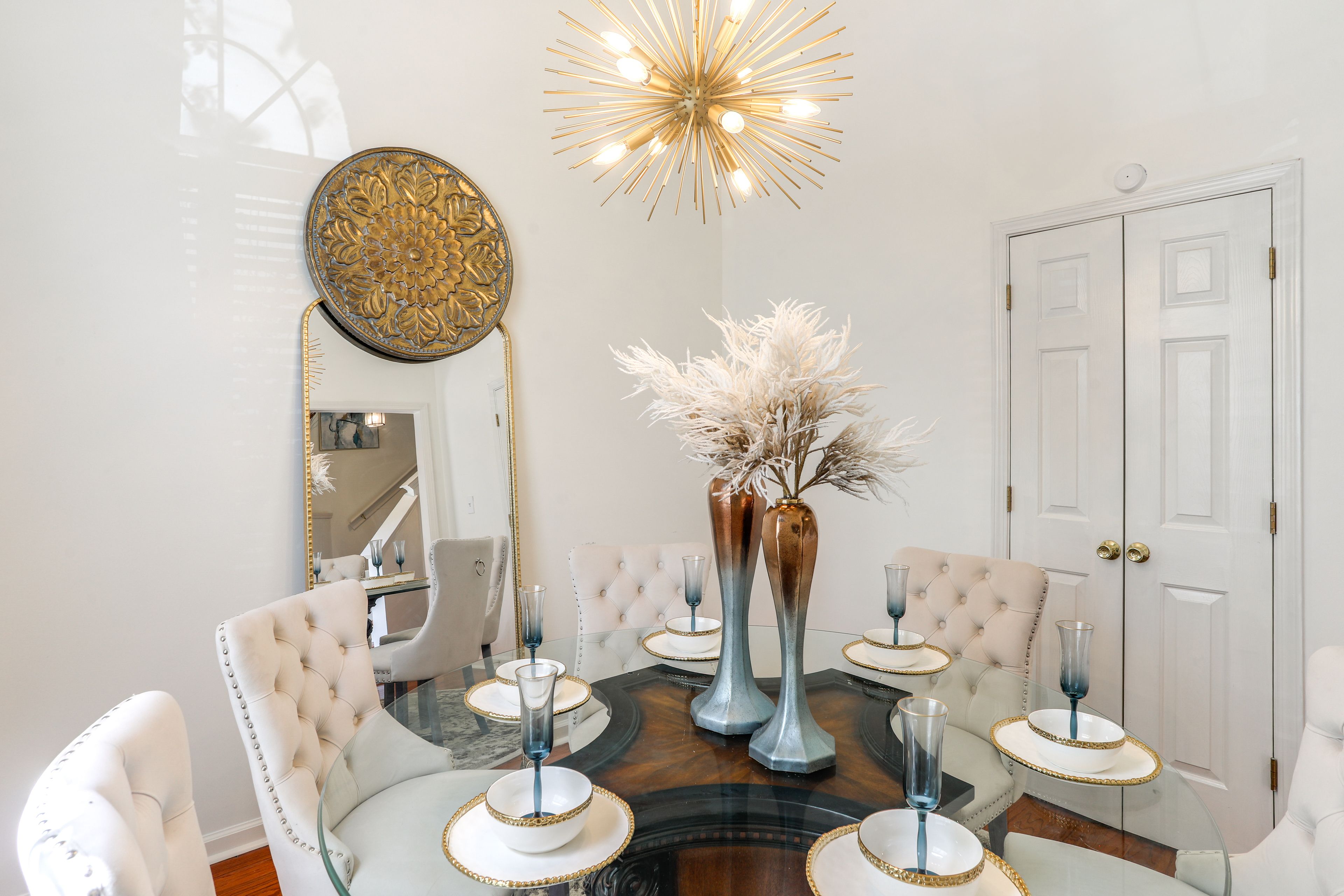 Dining Area | Dishware/Flatware Provided | 1st Floor