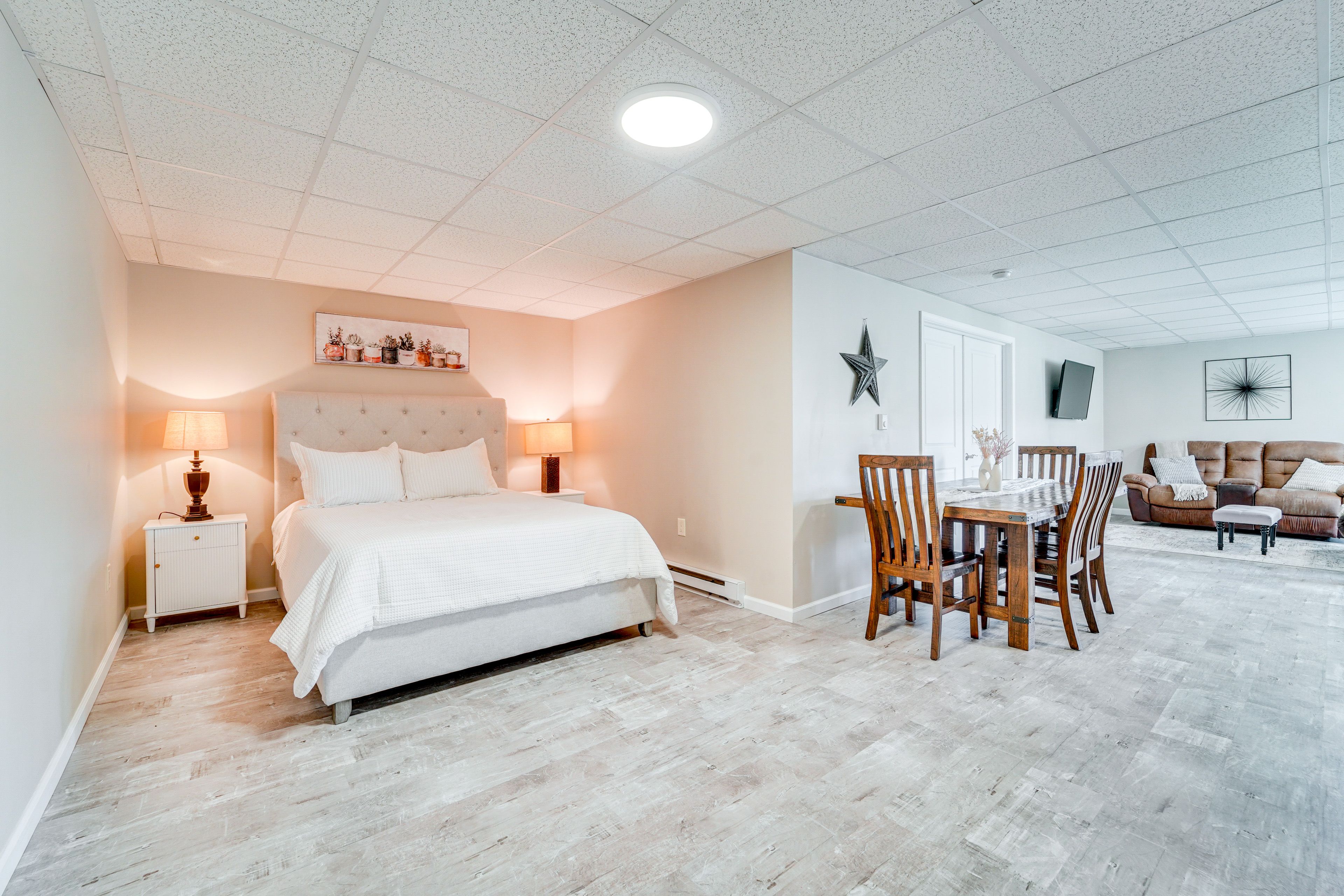 Studio | Queen Bed