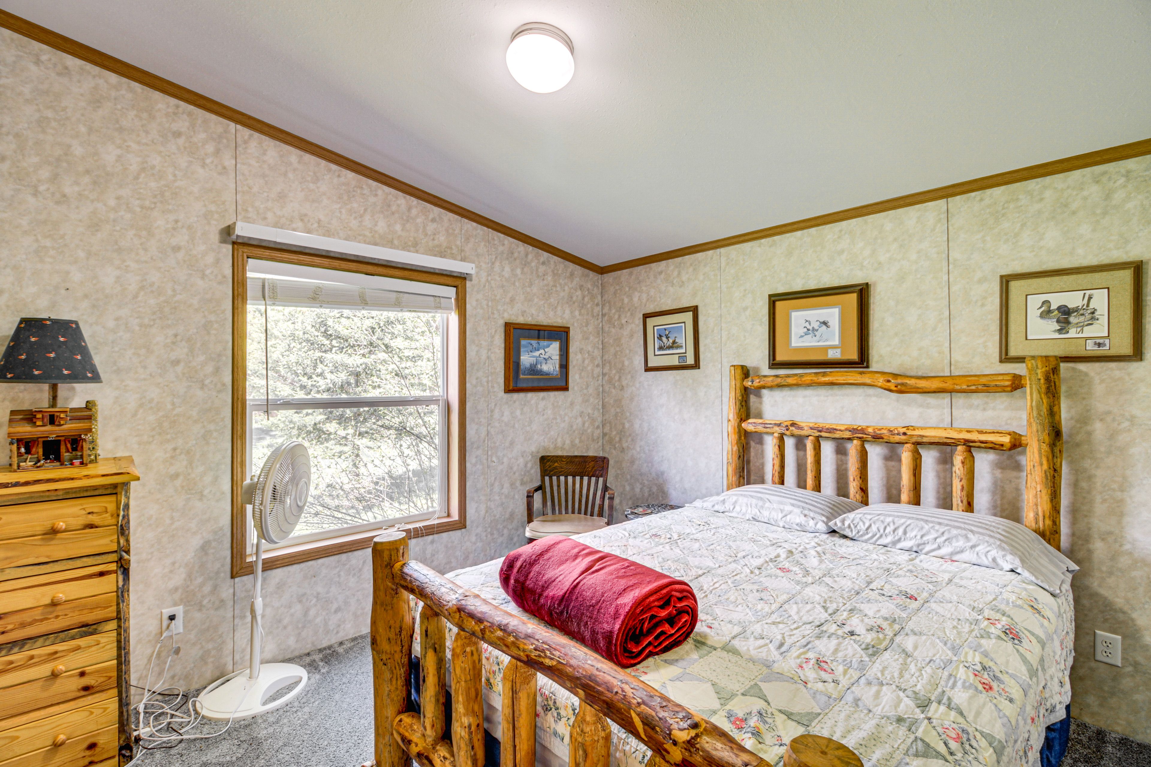 Bedroom 2 | Queen Bed