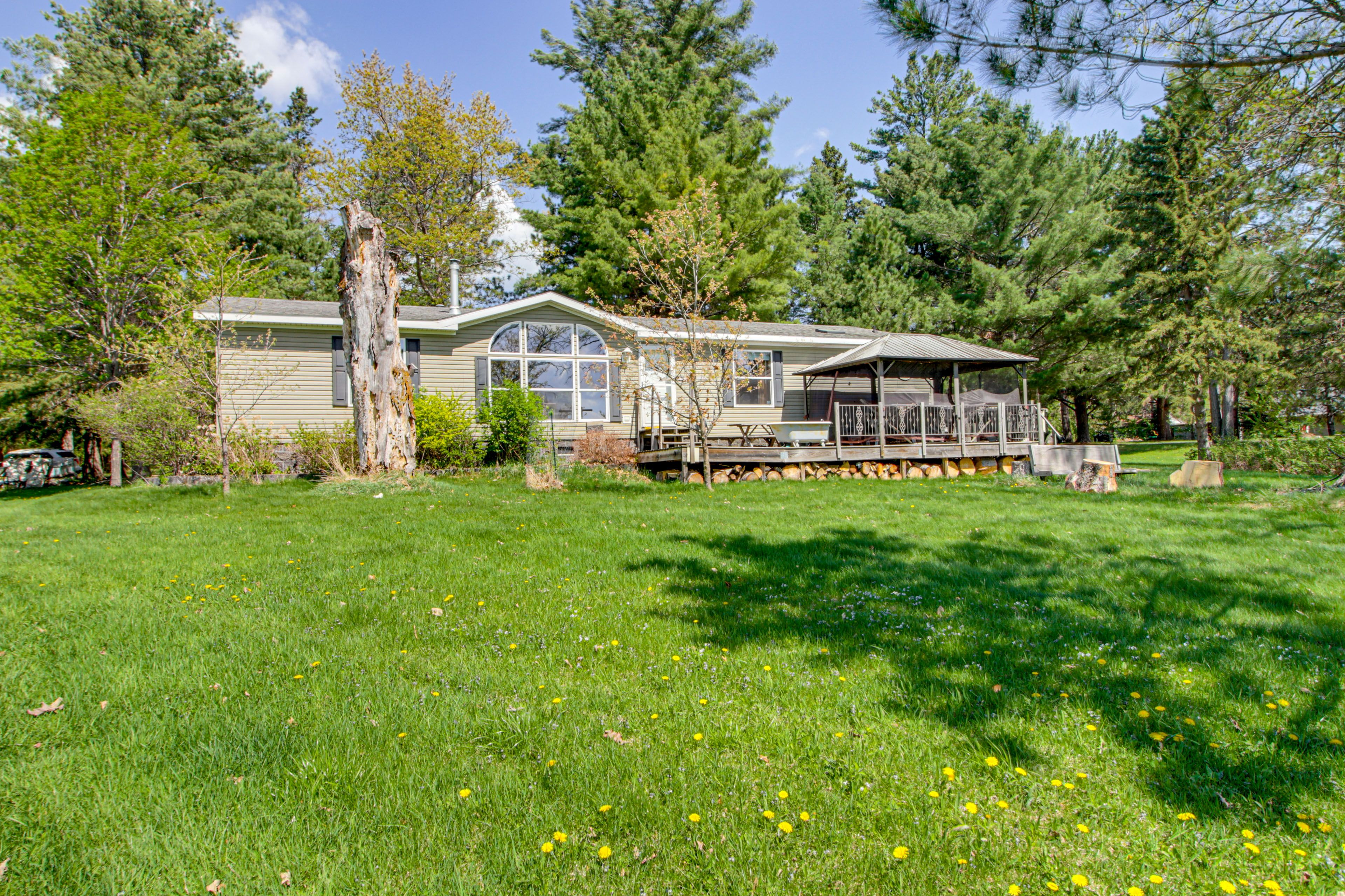 Exterior | Lakefront Yard