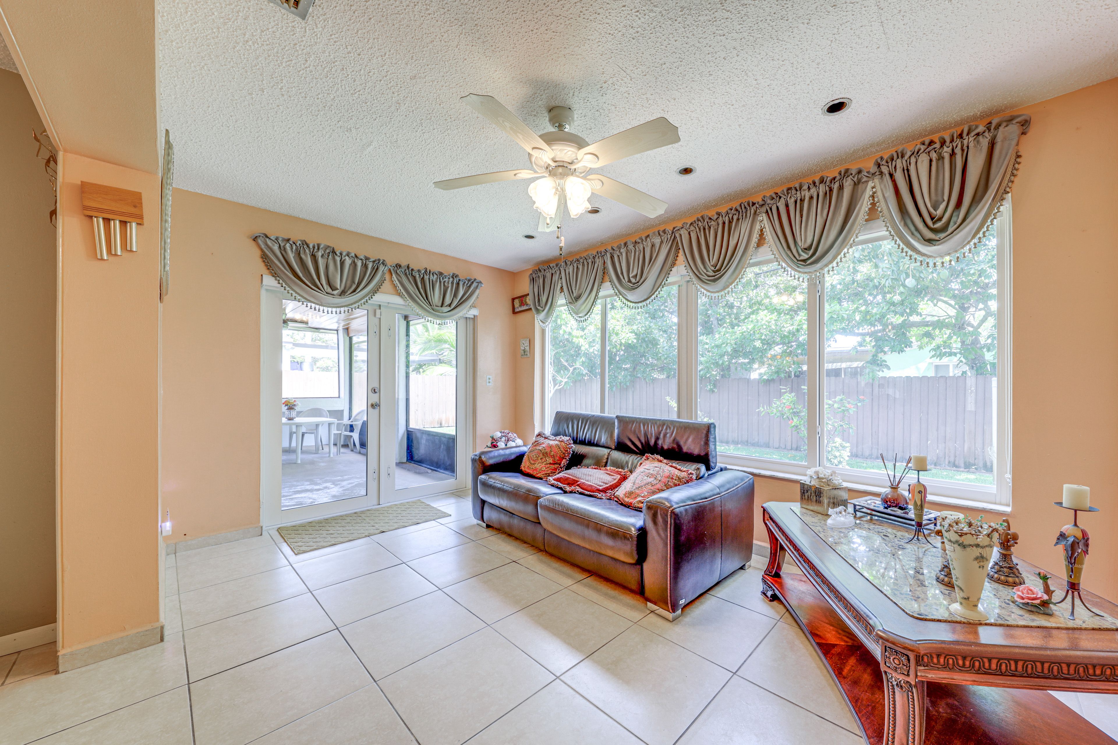 Sitting Room | Full Sleeper Sofa