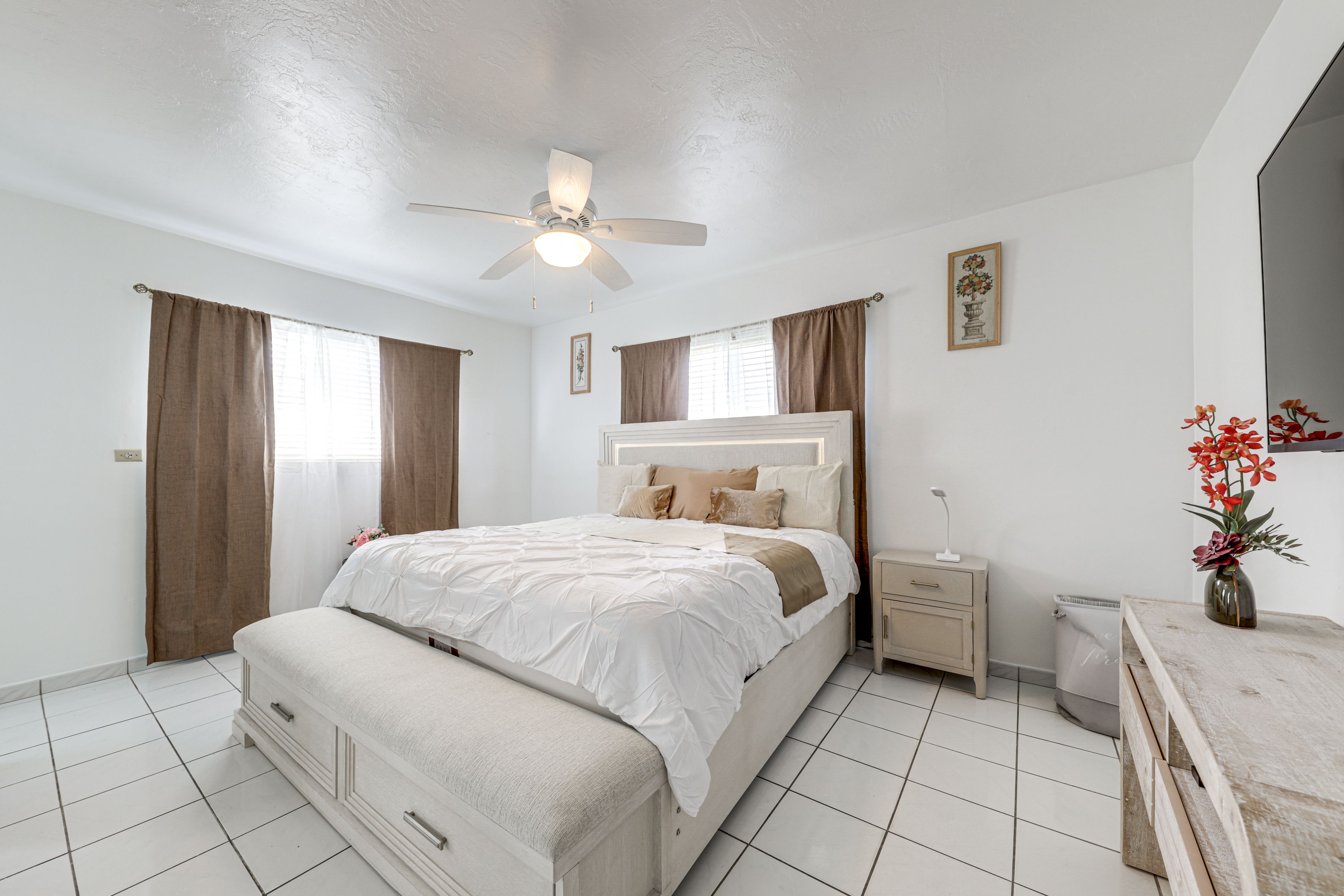Bedroom 1 | King Bed | Linens Provided