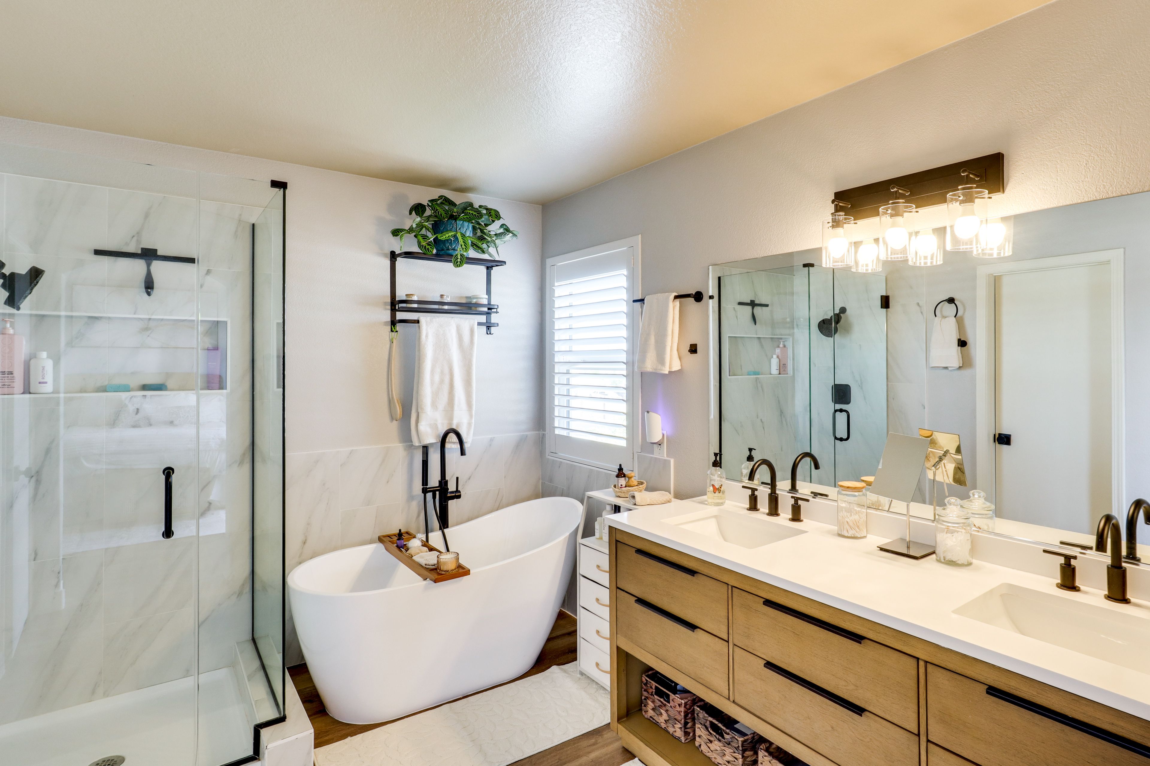 Full Bath | Towels | Hair Dryer | 2nd Floor