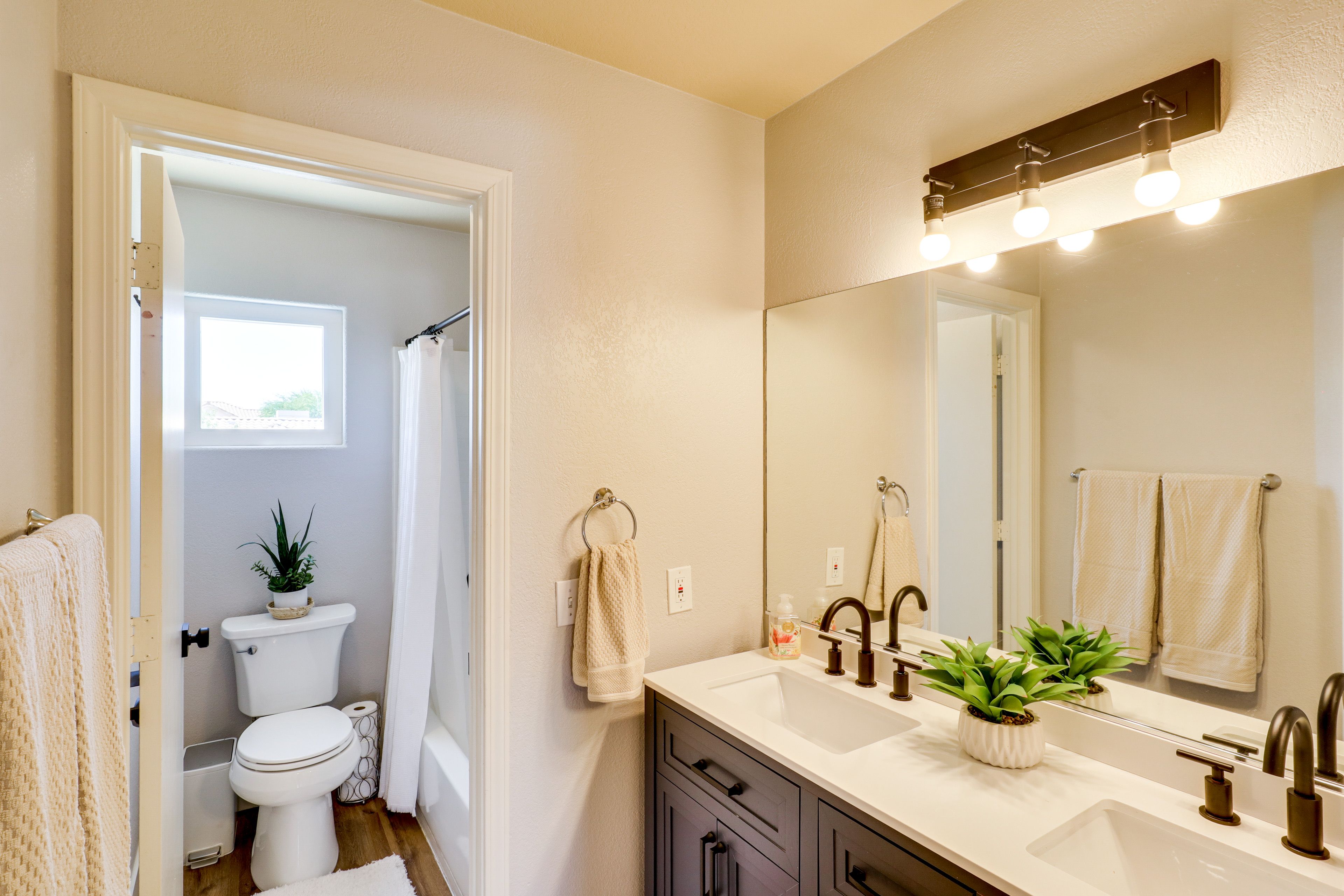 Full Bath | 2nd Floor