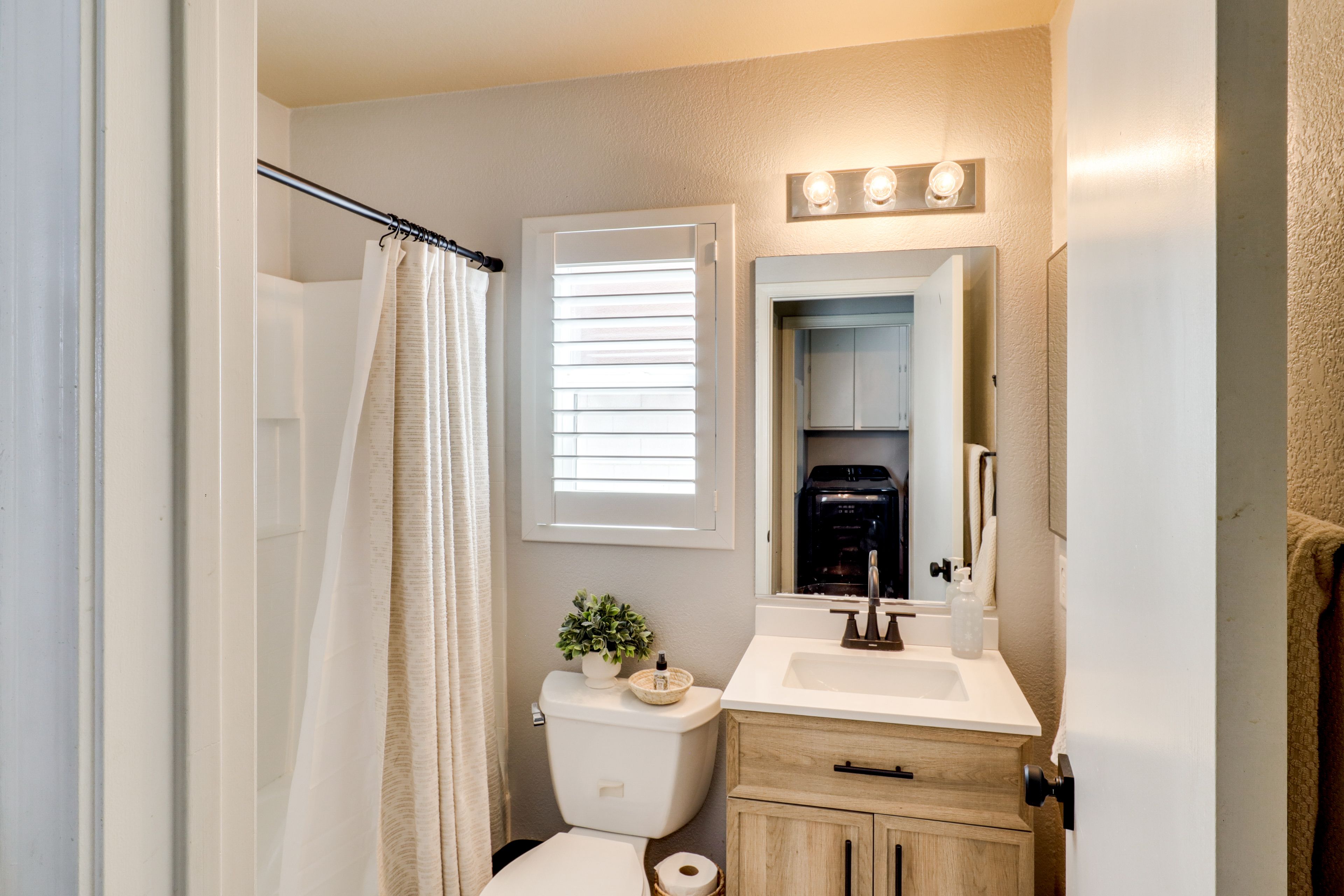 Full Bath | 1st Floor