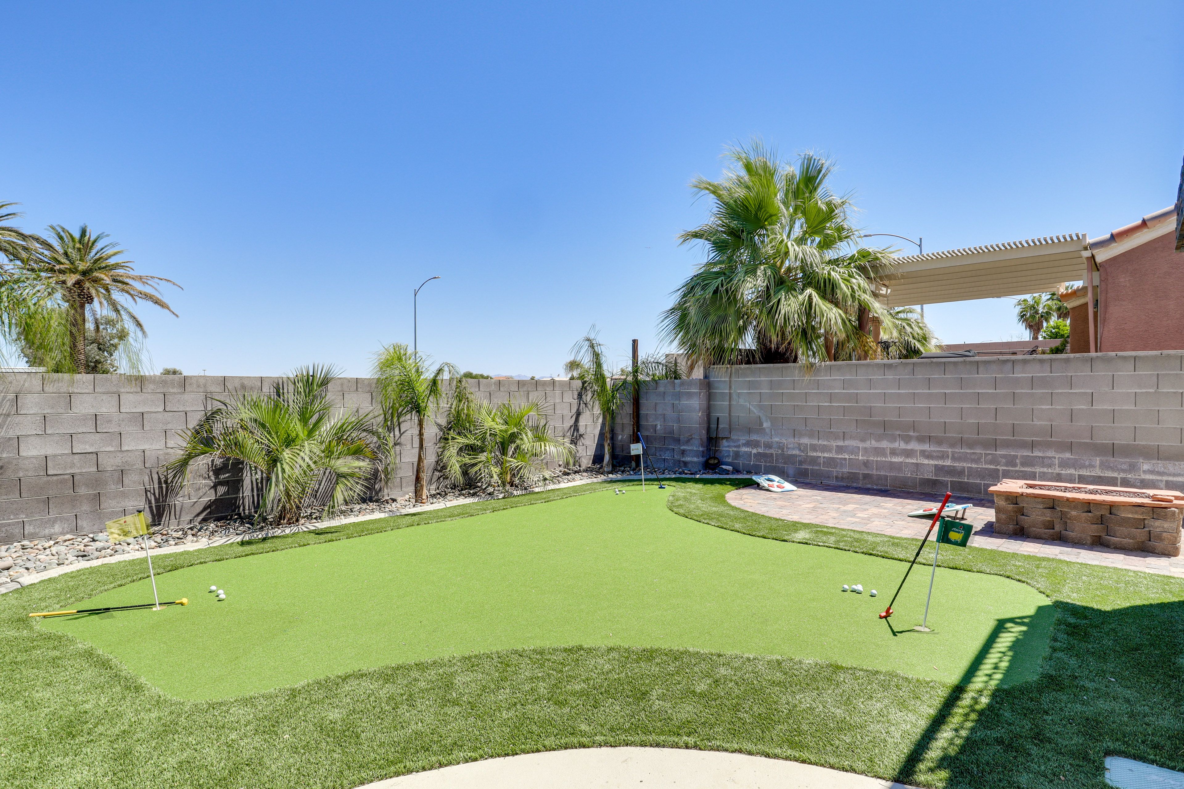 Backyard | Games | Putting Green