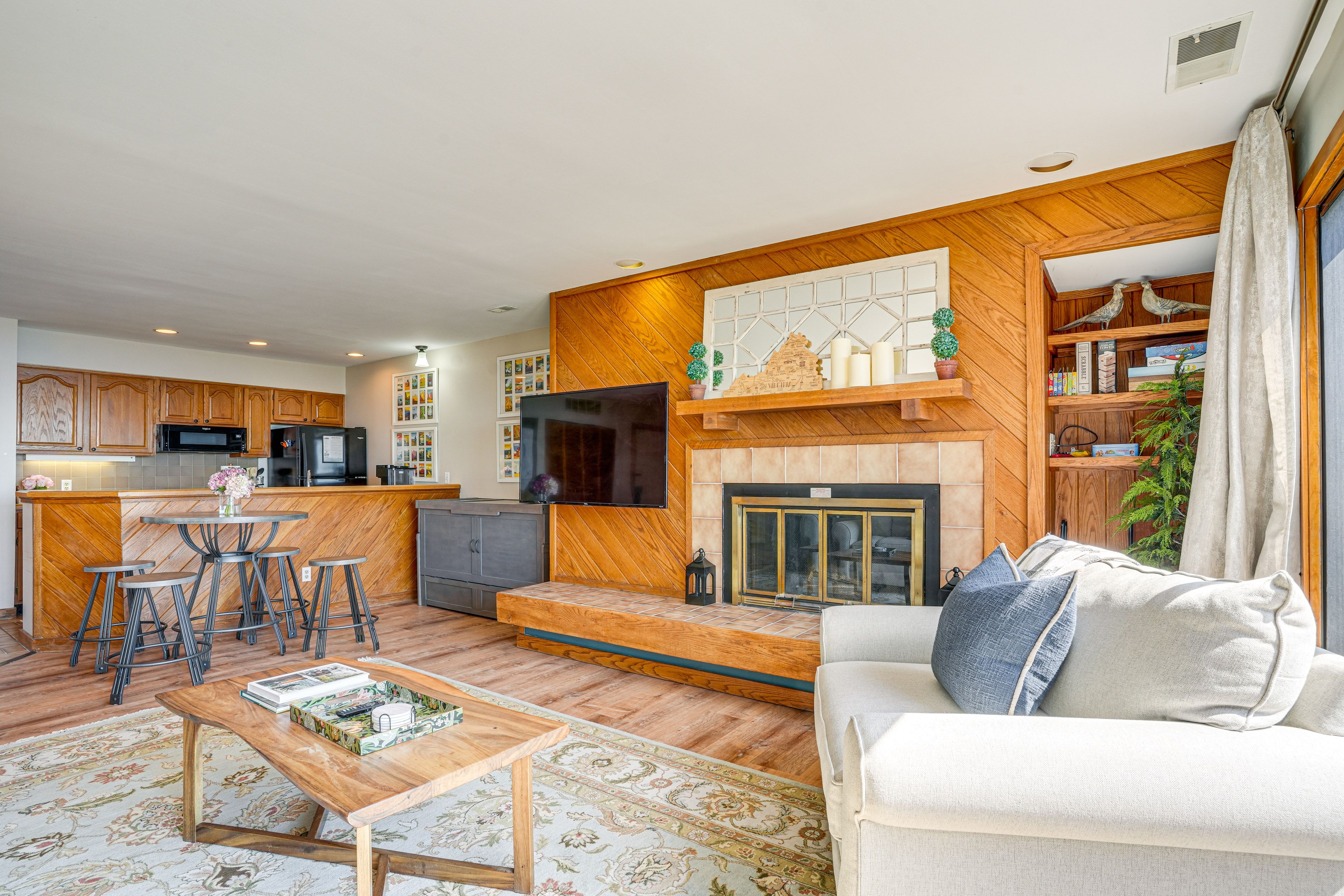 Living Room | Free WiFi | Smart TV