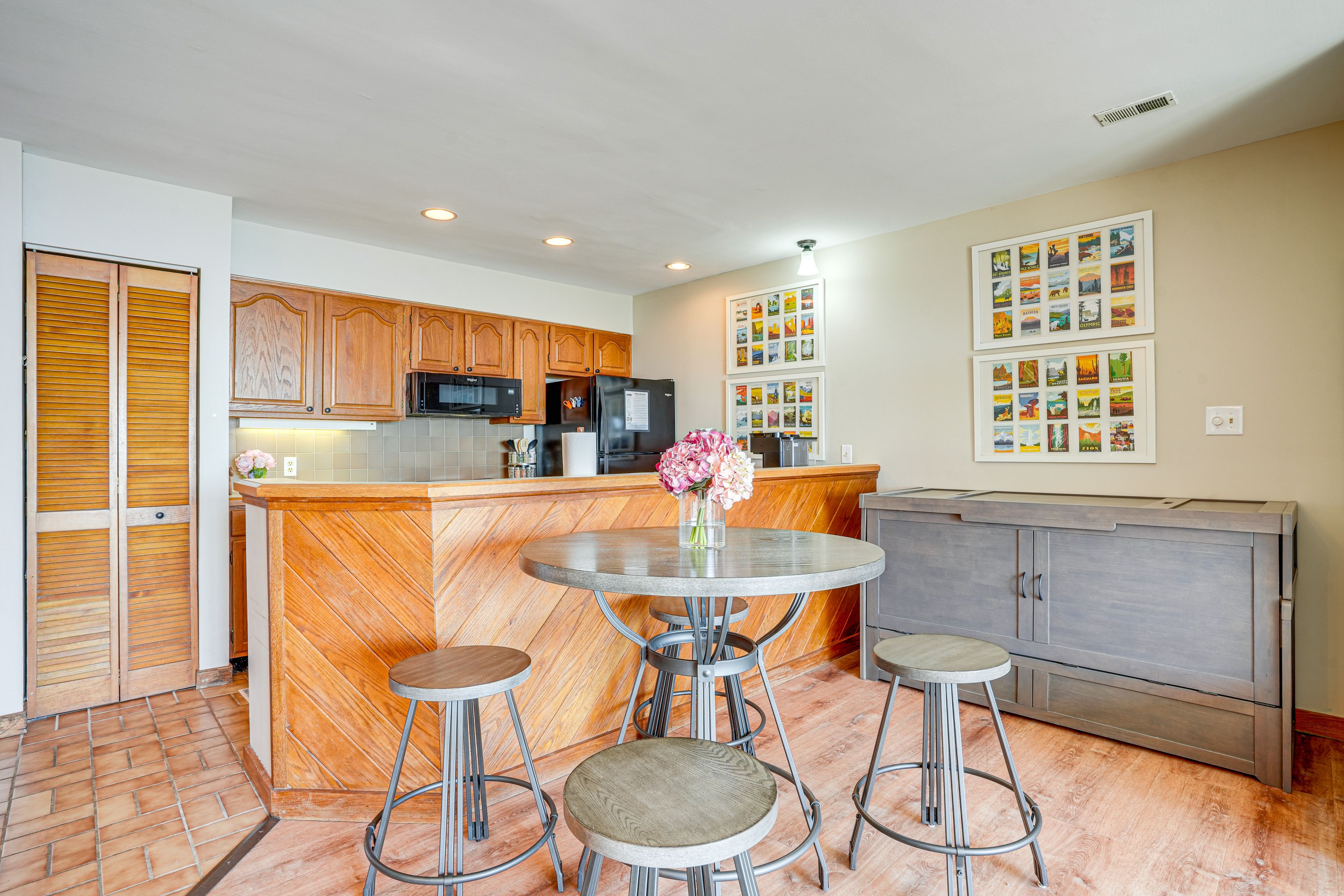 Dining Area | Dishware/Flatware Provided | Full Pullout Cabinet Bed