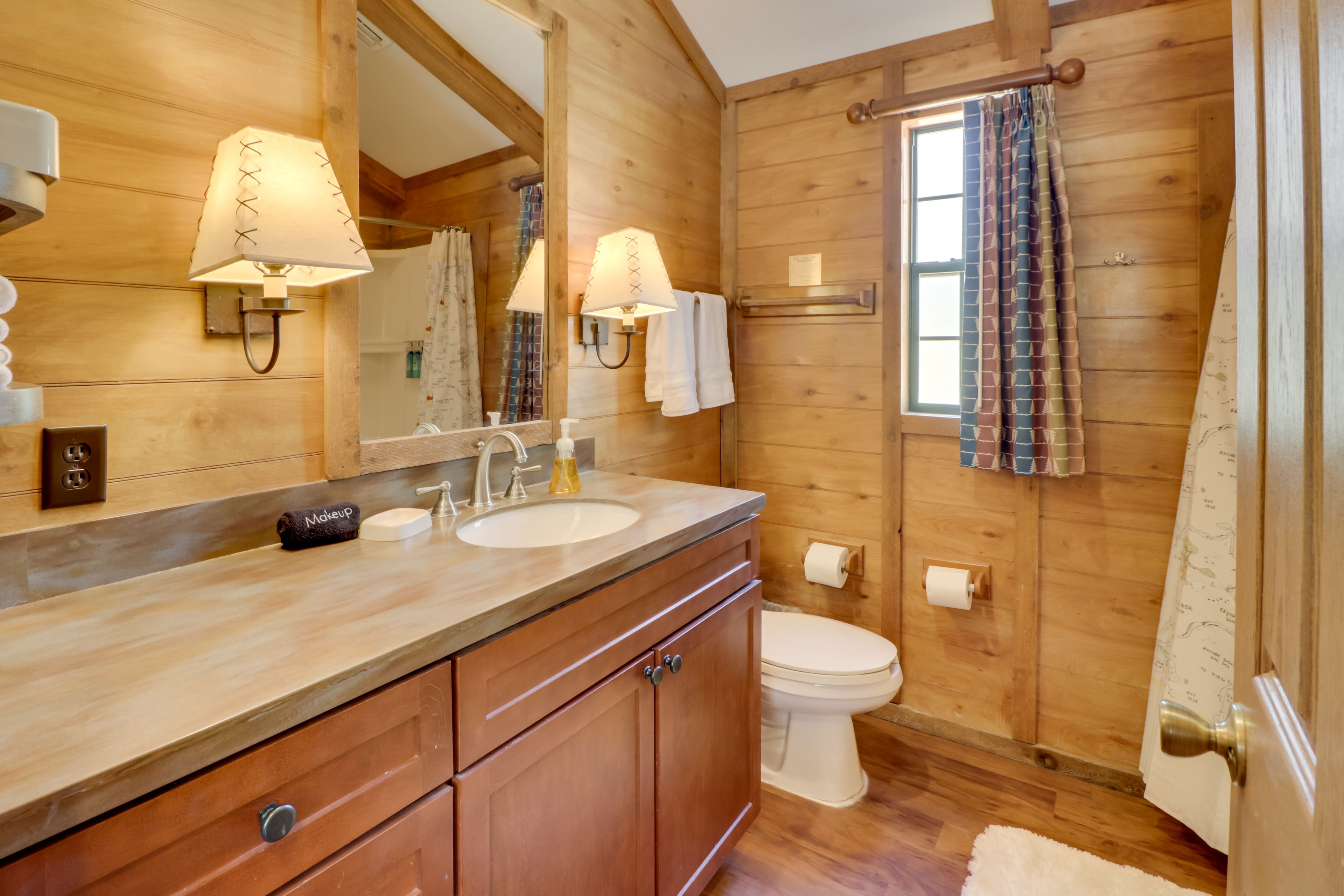 Bathroom | Towels Provided | Complimentary Toiletries | Hair Dryer