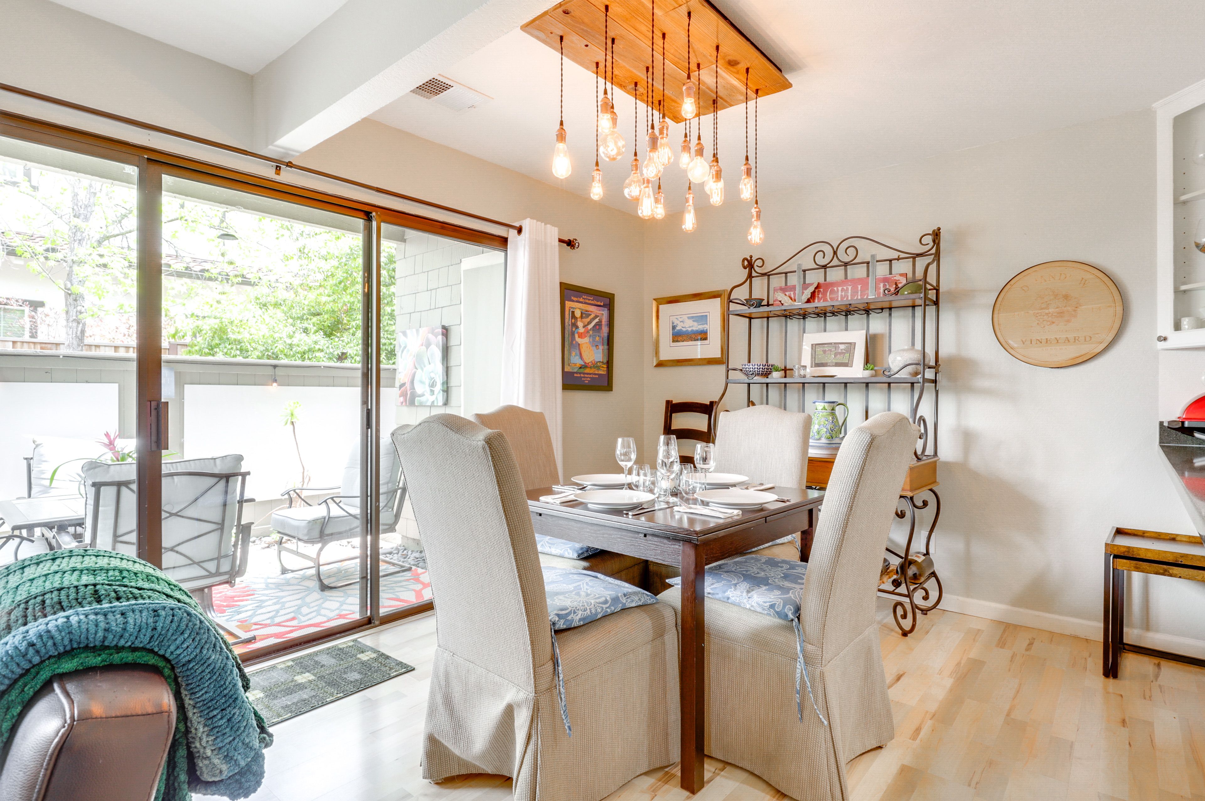 Dining Area | Dishware/Flatware Provided
