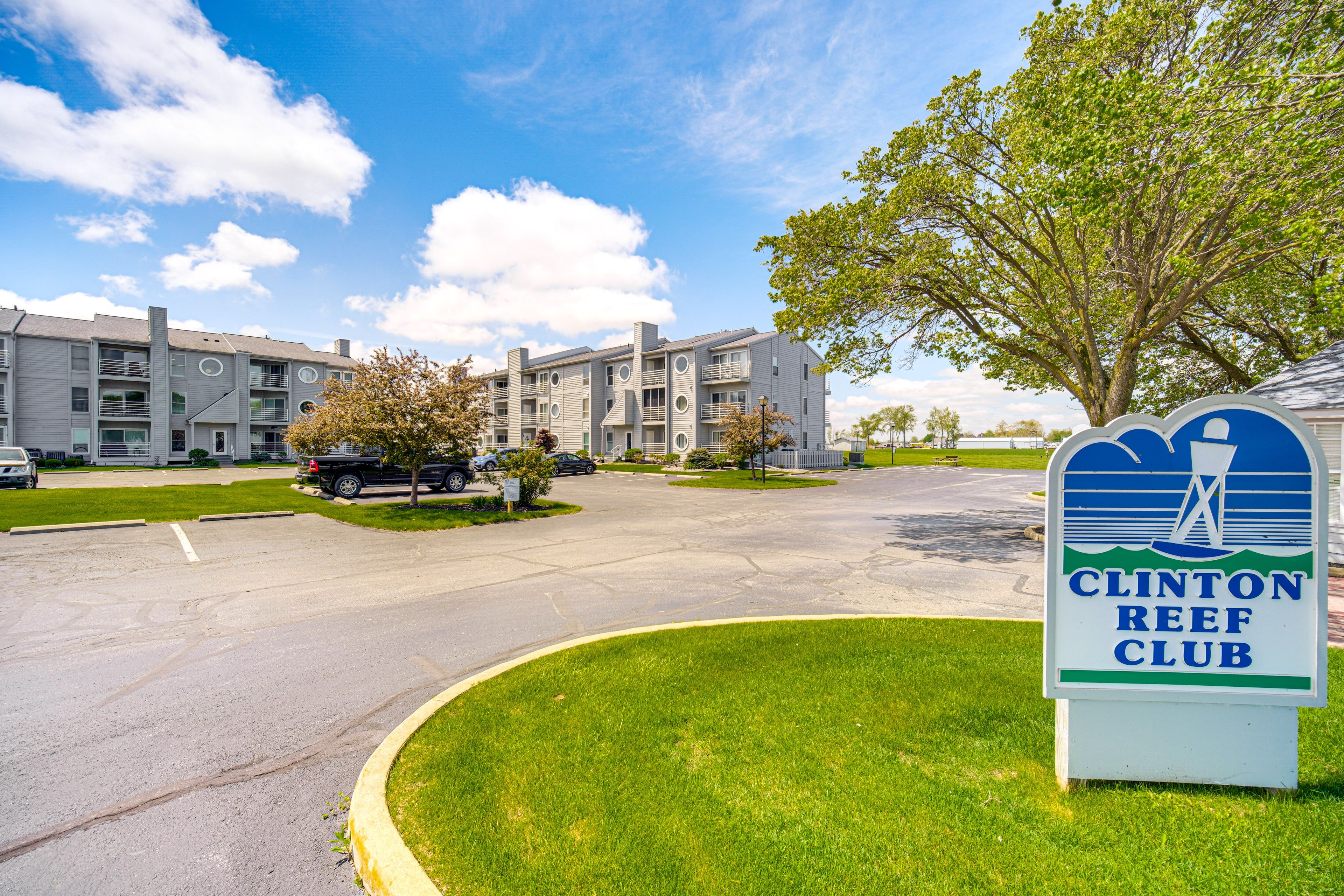 Clinton Reef Club Condominiums | Community Amenities | Outdoor Pool | Hot Tub