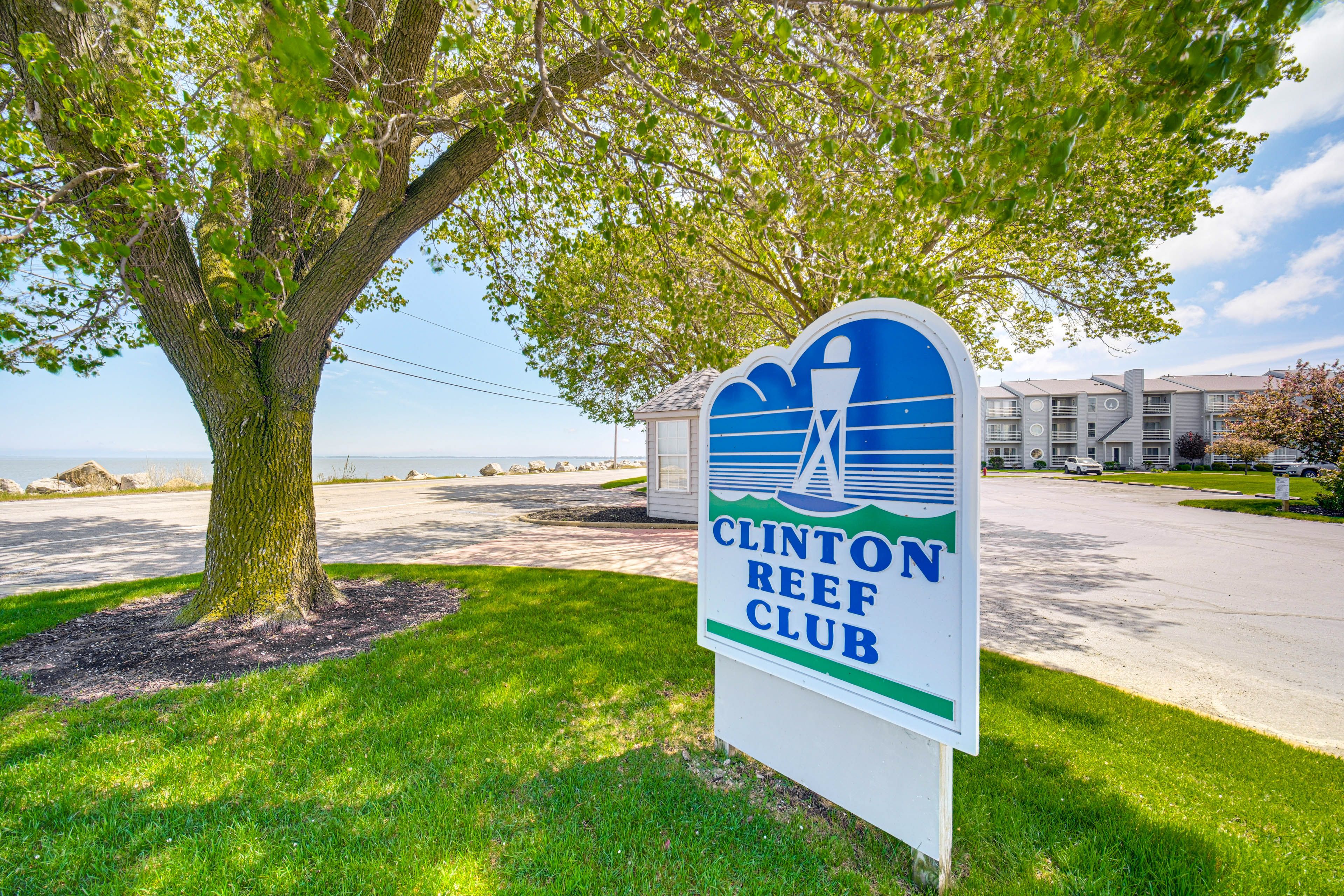 Community Amenities | Tennis & Basketball Courts | Fire Pit | Grills