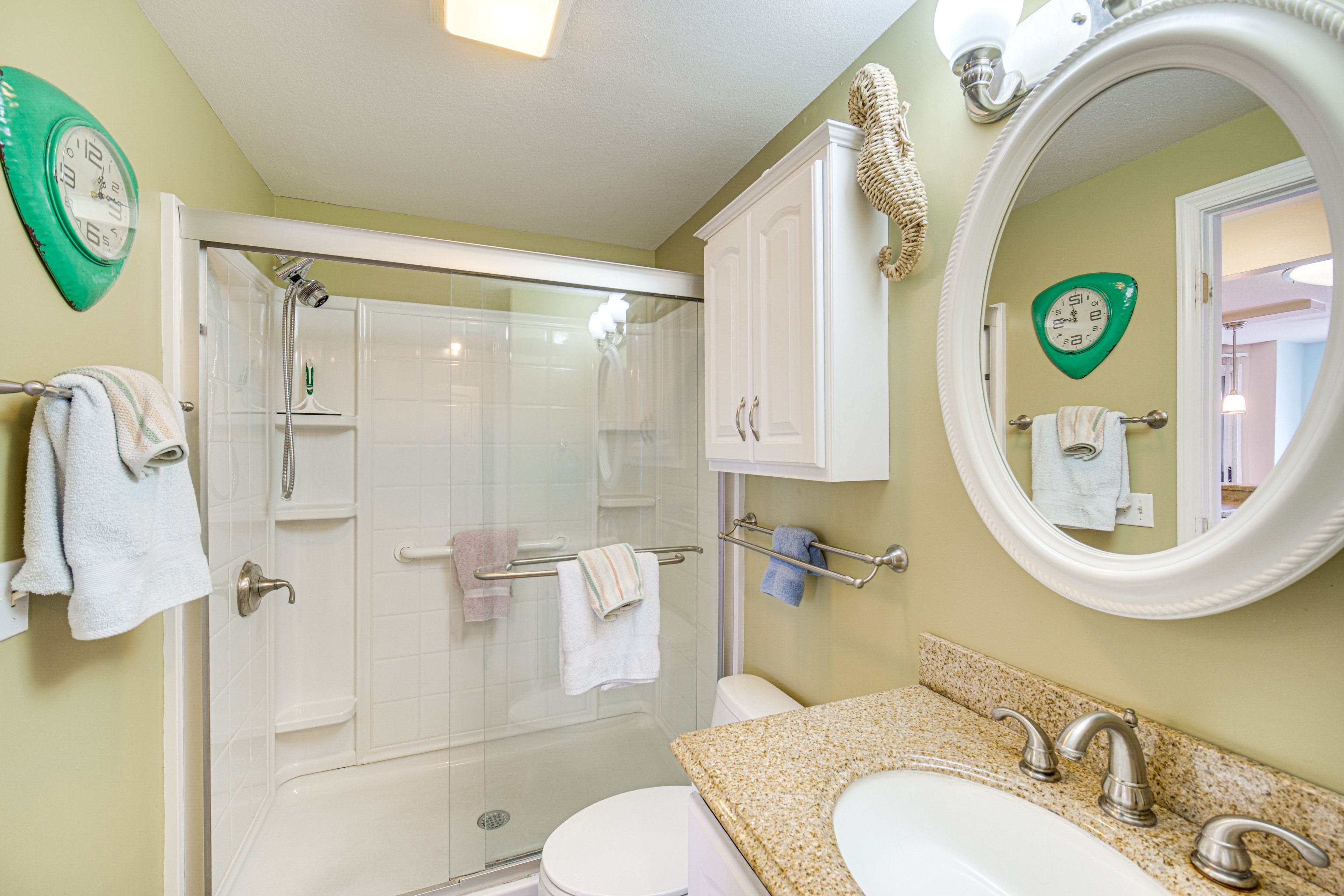 Full Bathroom | Linens & Towels | Hair Dryer