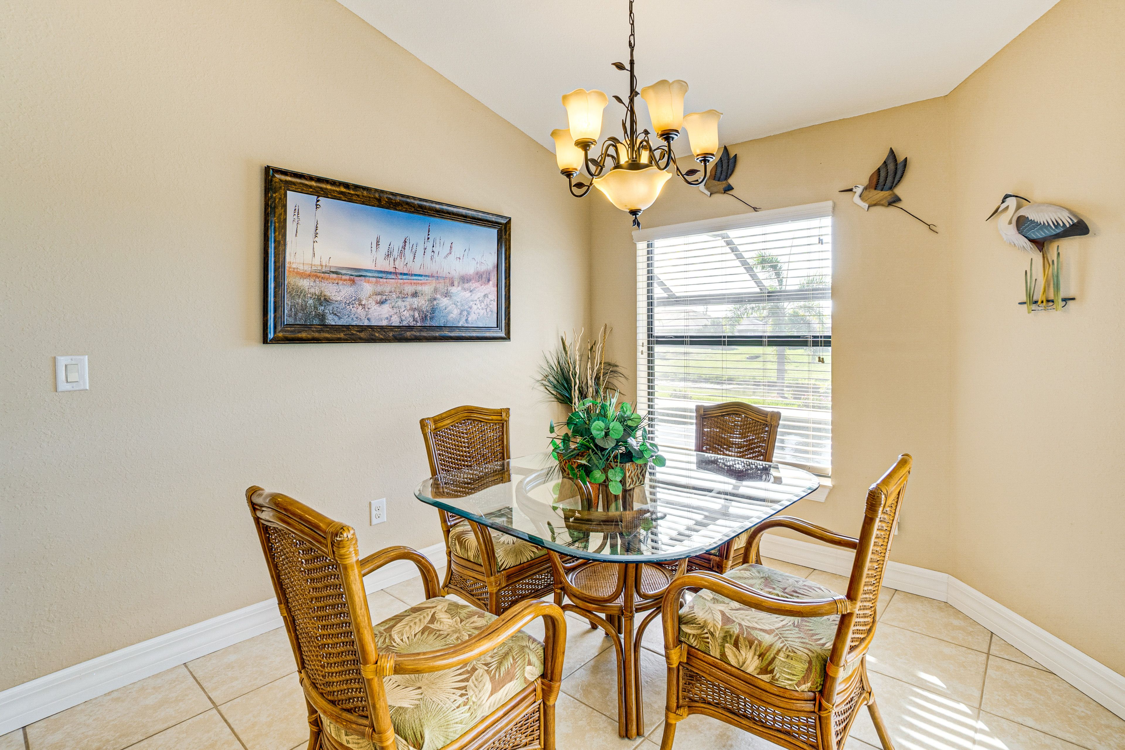 Dining Table | Dishware/Flatware