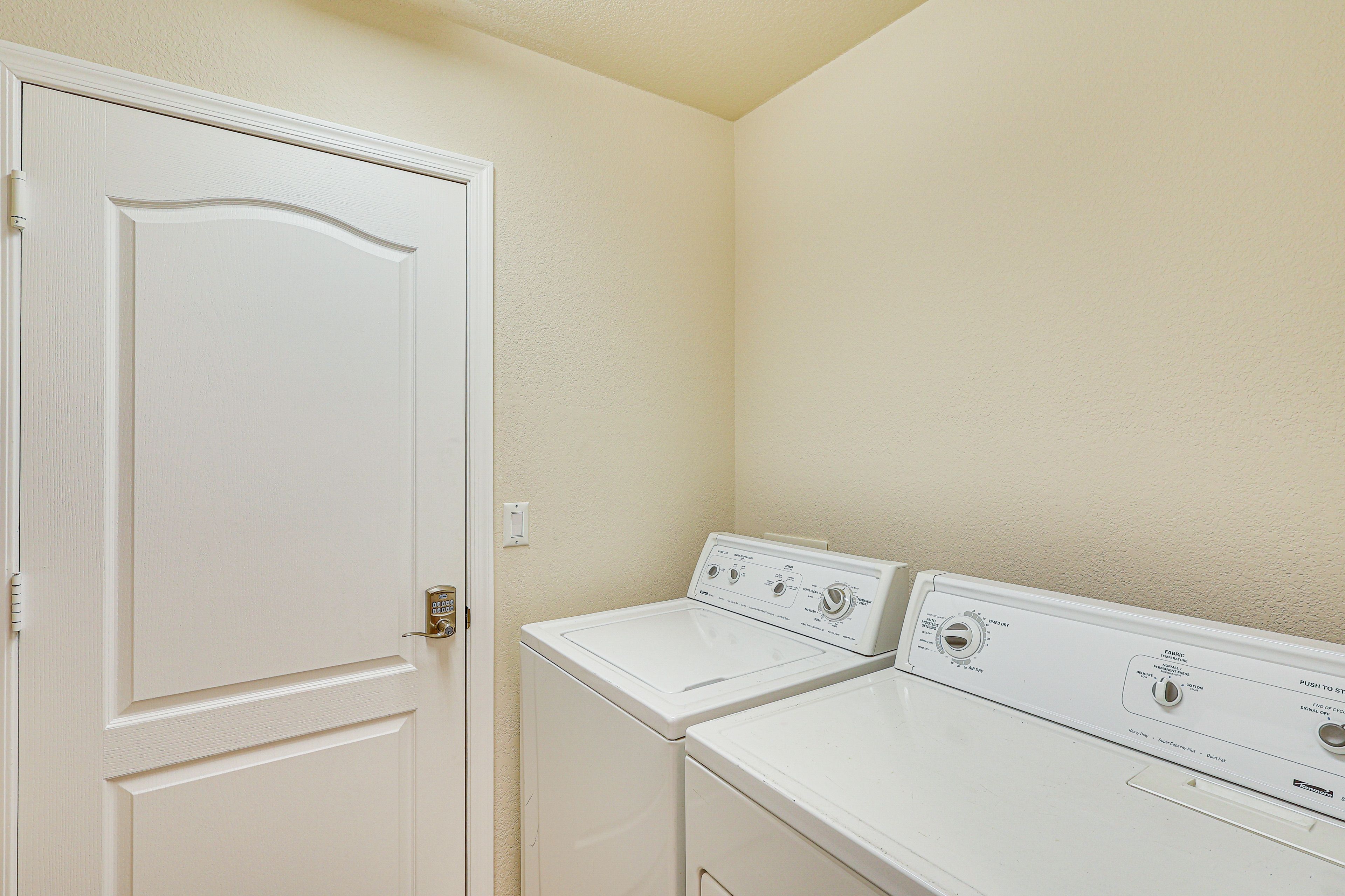 Laundry Room | Washer & Dryer