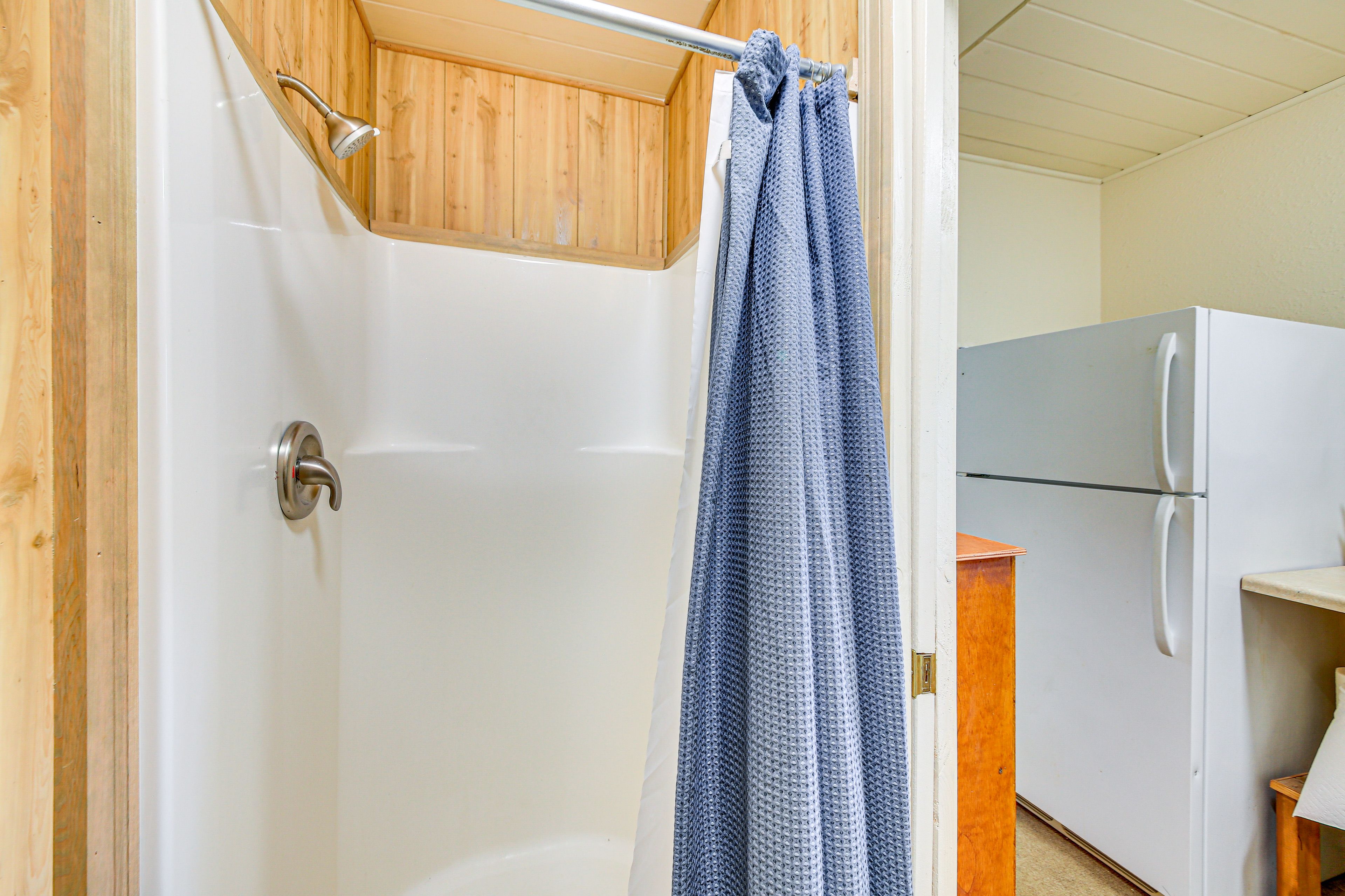 Cabin | Full Bathroom | Towels Provided