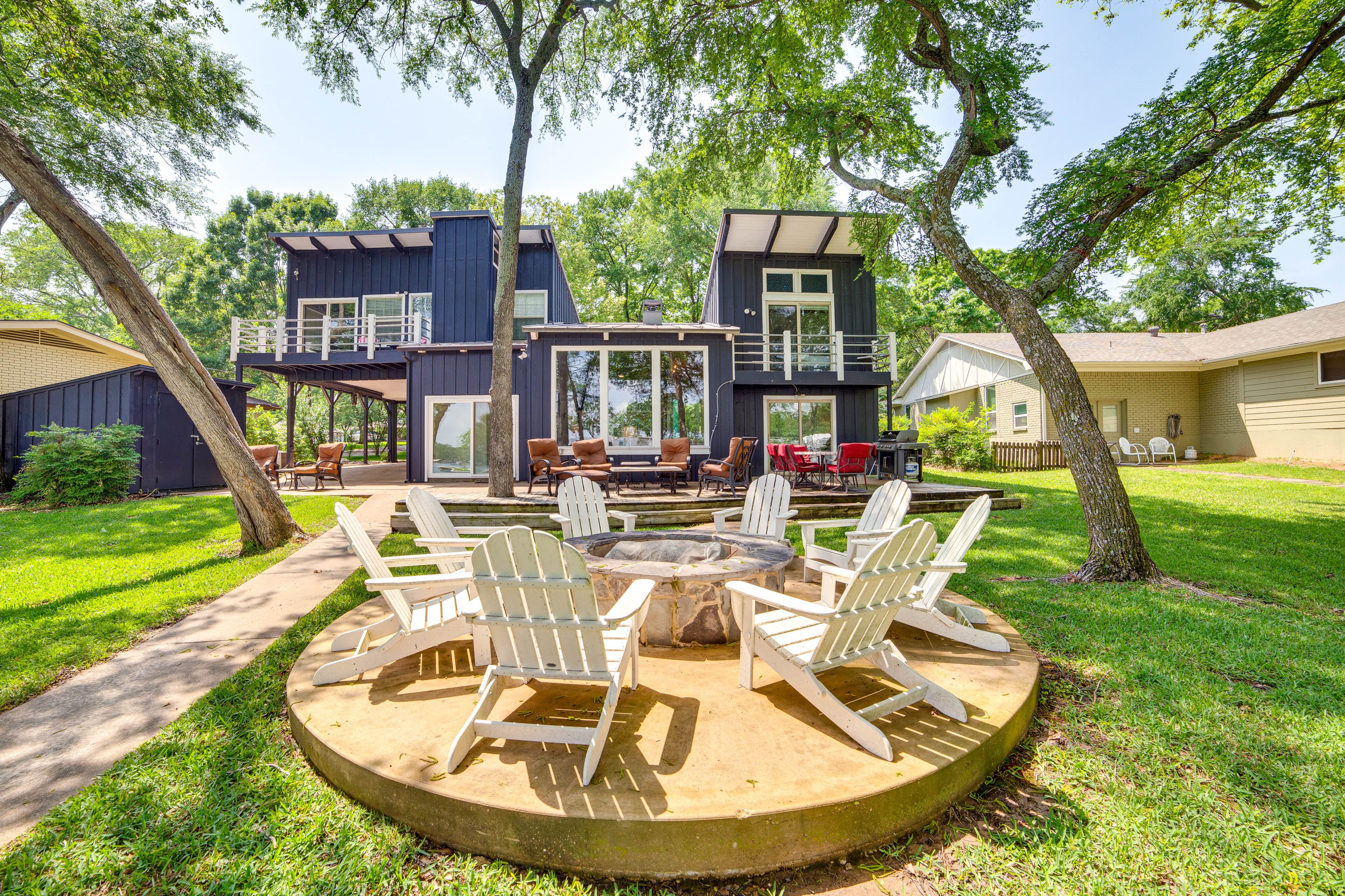 Fire Pit | Deck | Gas Grill