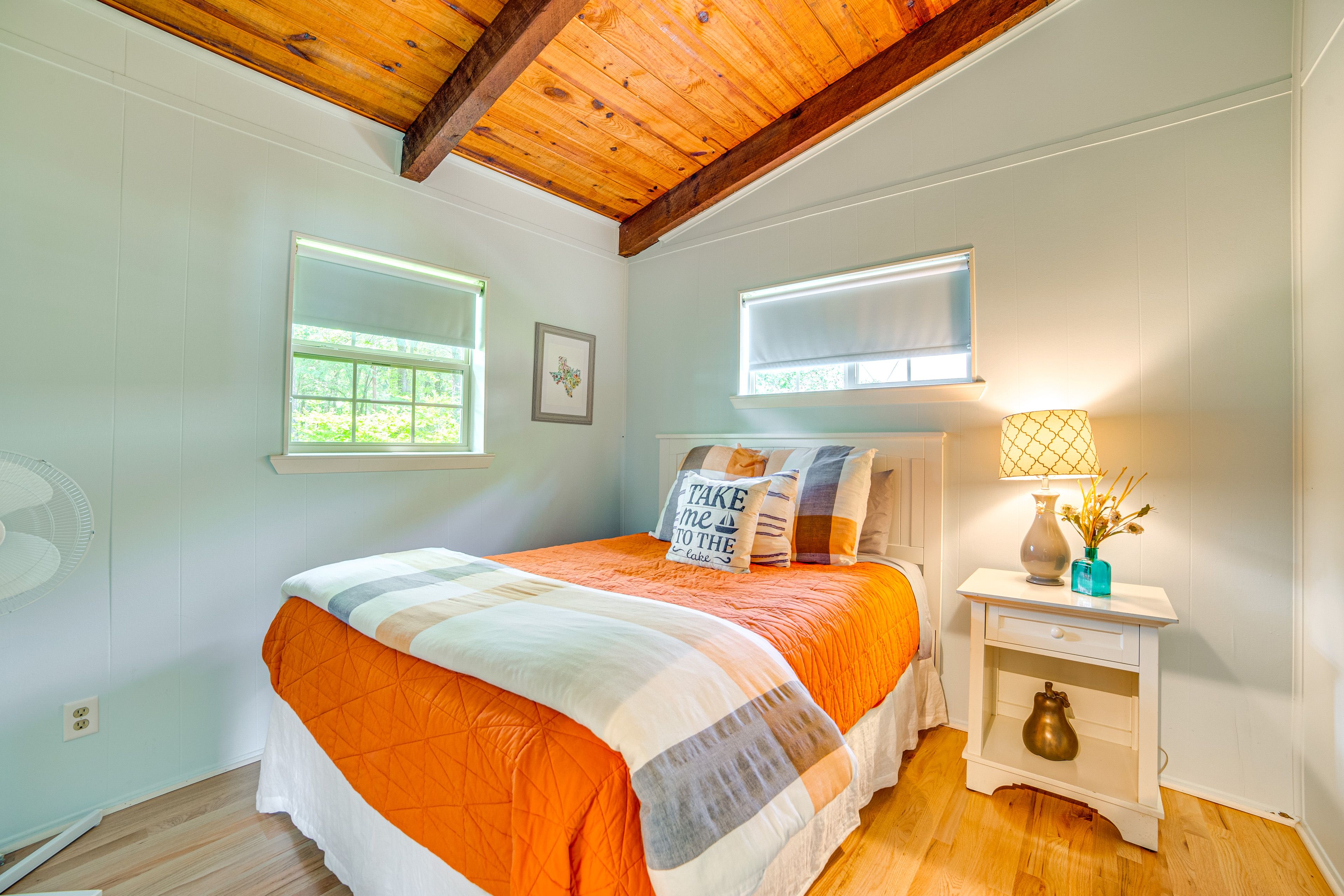 Bedroom 2 | Queen Bed | Tri-Level Main Floor | Middle Area
