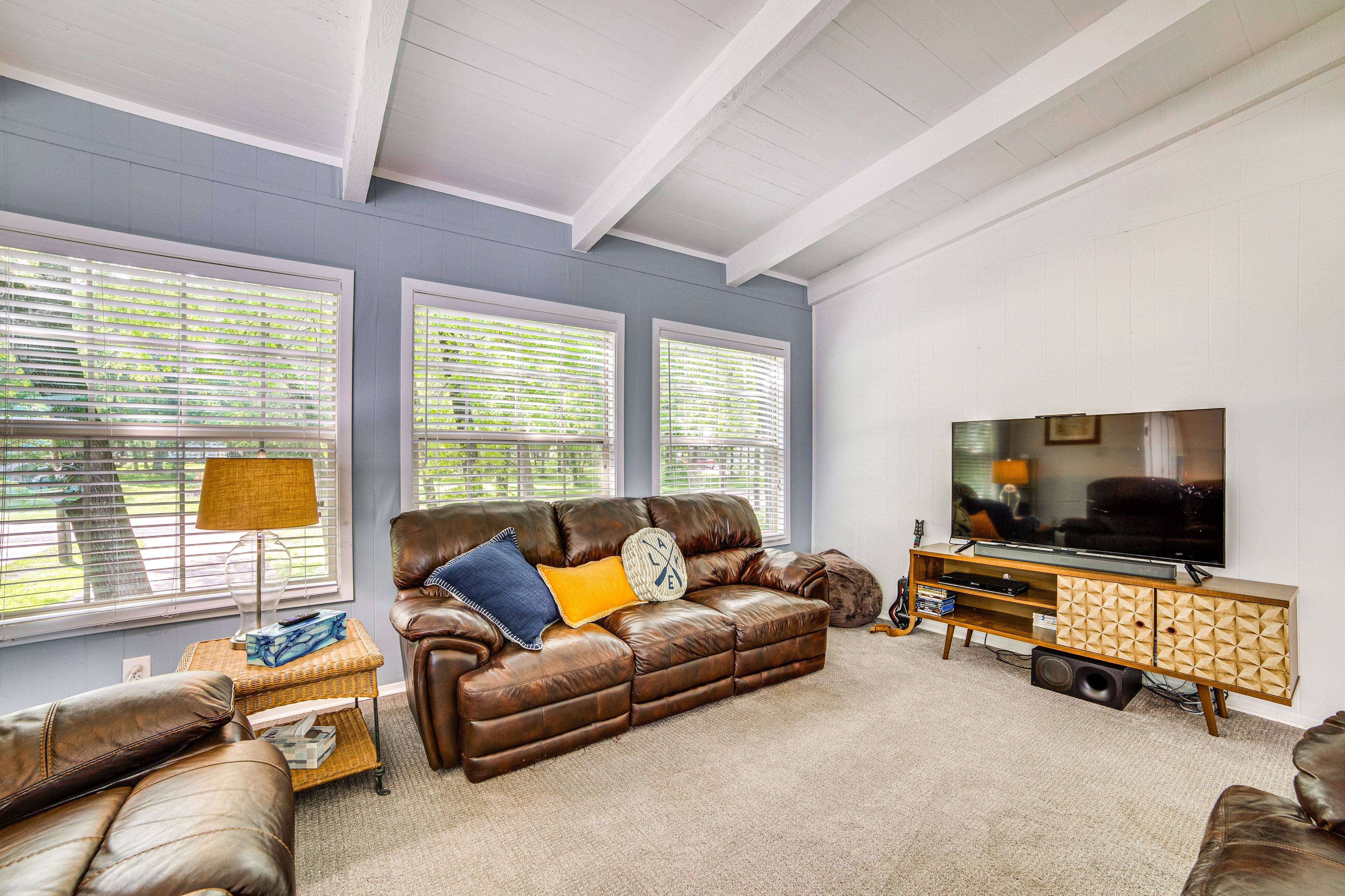 Rec Room | Smart TV | Board Games | 2nd Floor
