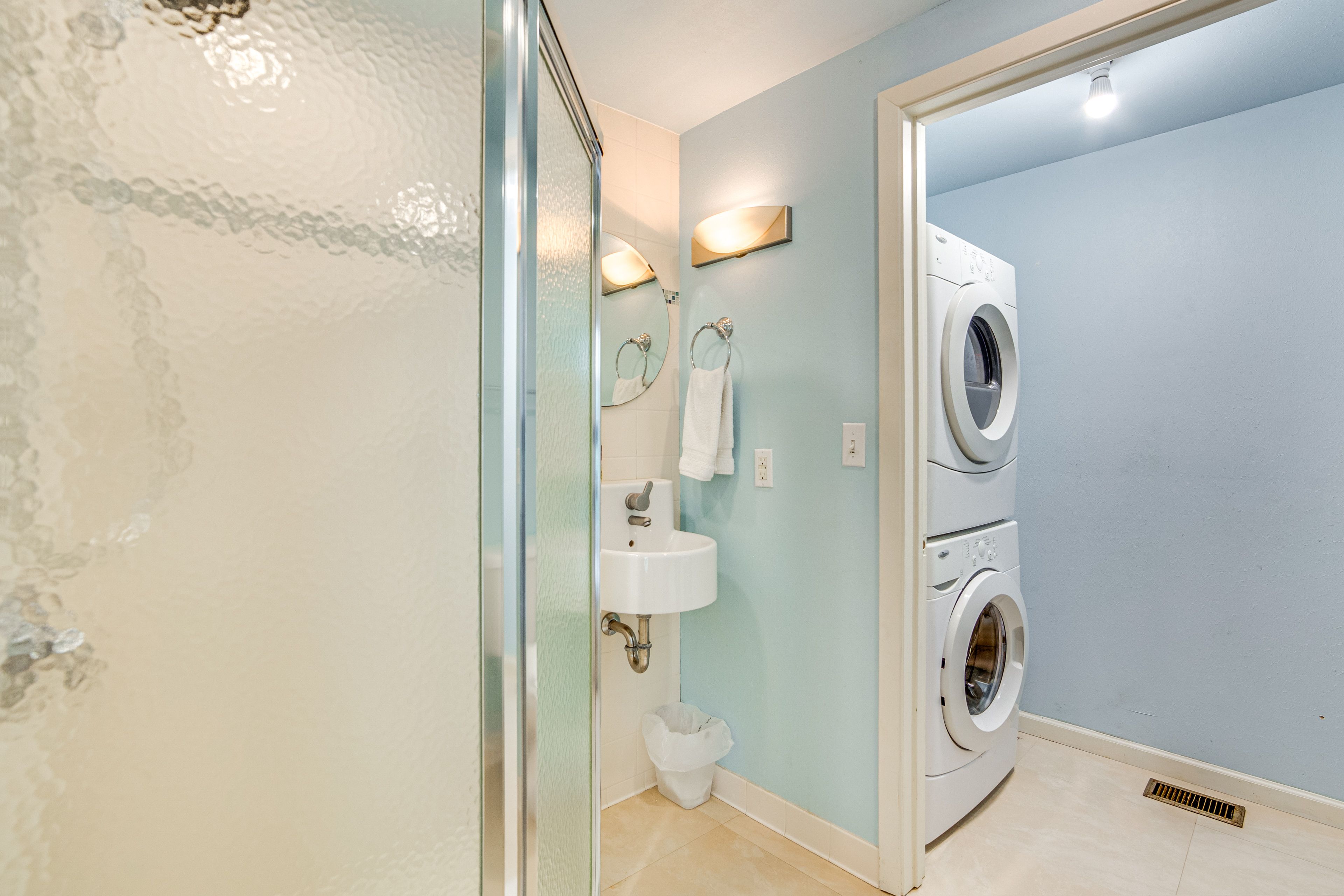 Full Bath | Tri-Level Main Floor | Upper Area