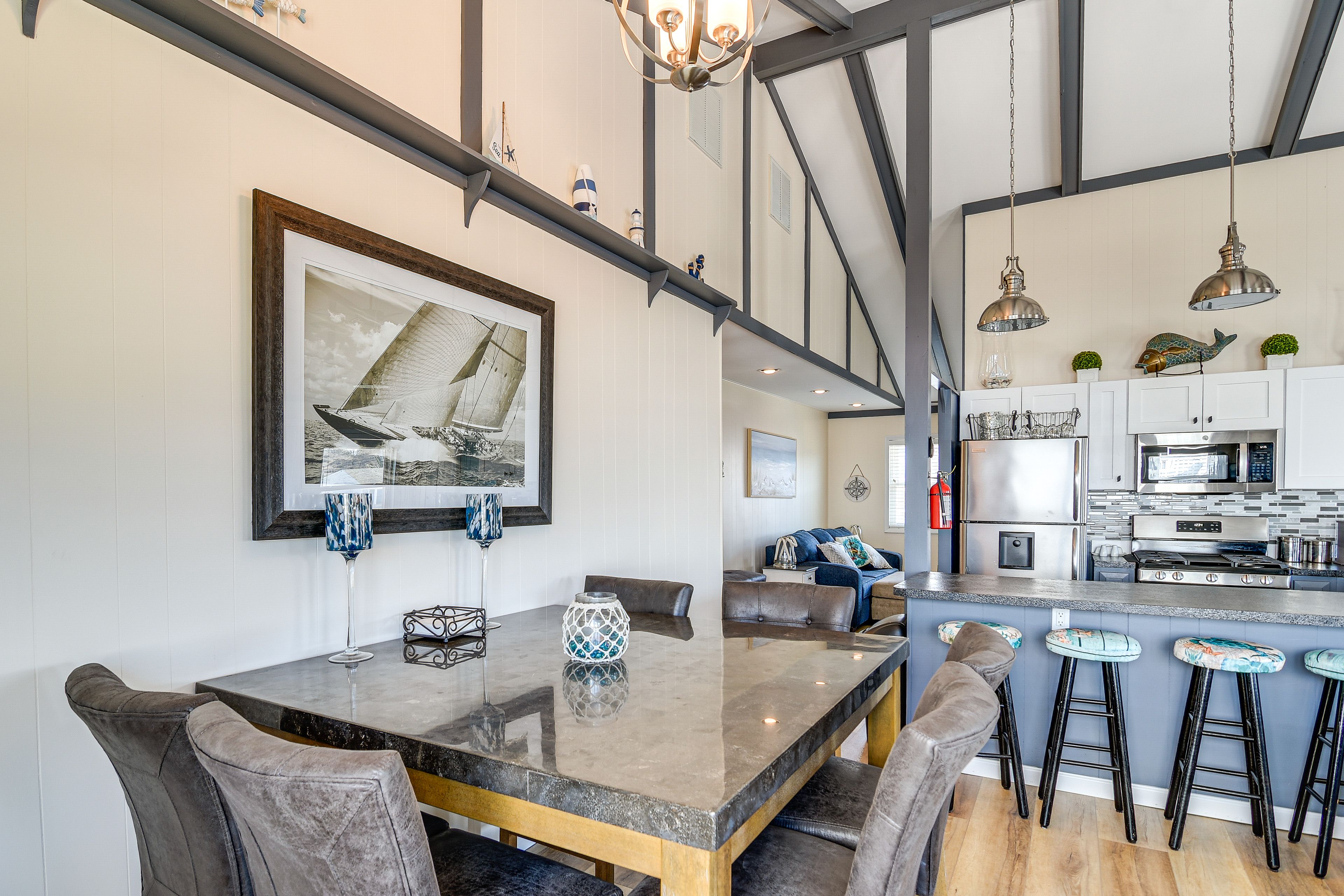 Dining Area | Dishware/Flatware