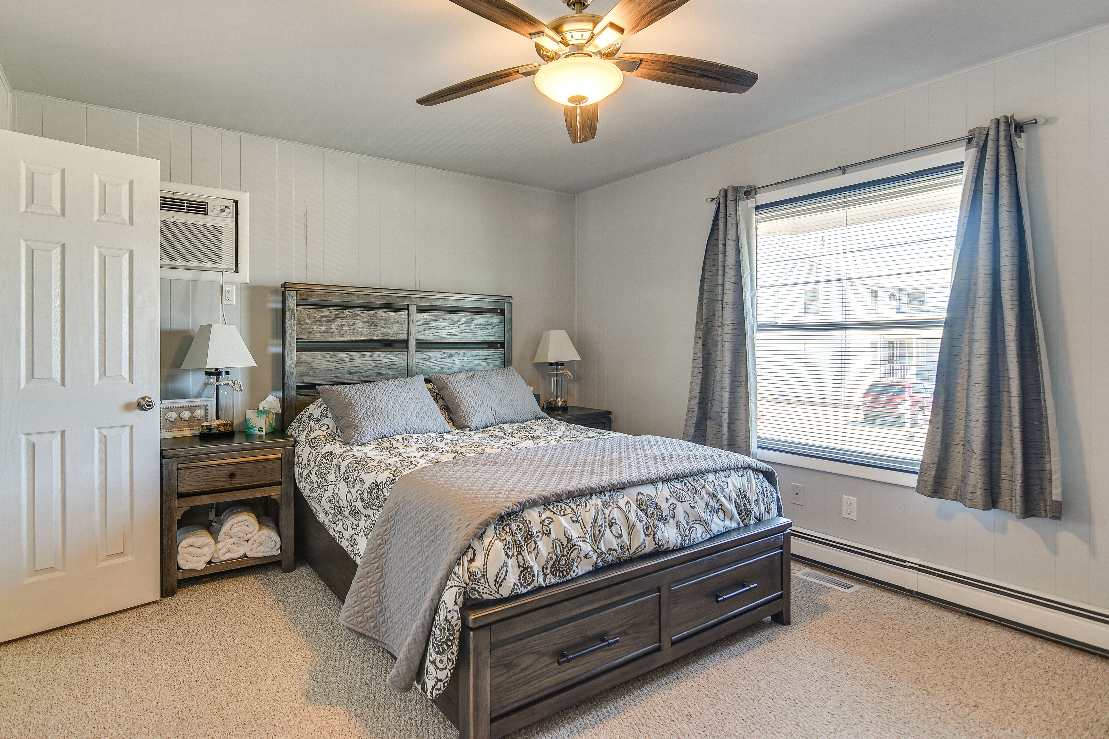 Bedroom 1 | Queen Bed | Linens Provided | Smart TV | En-Suite Bathroom