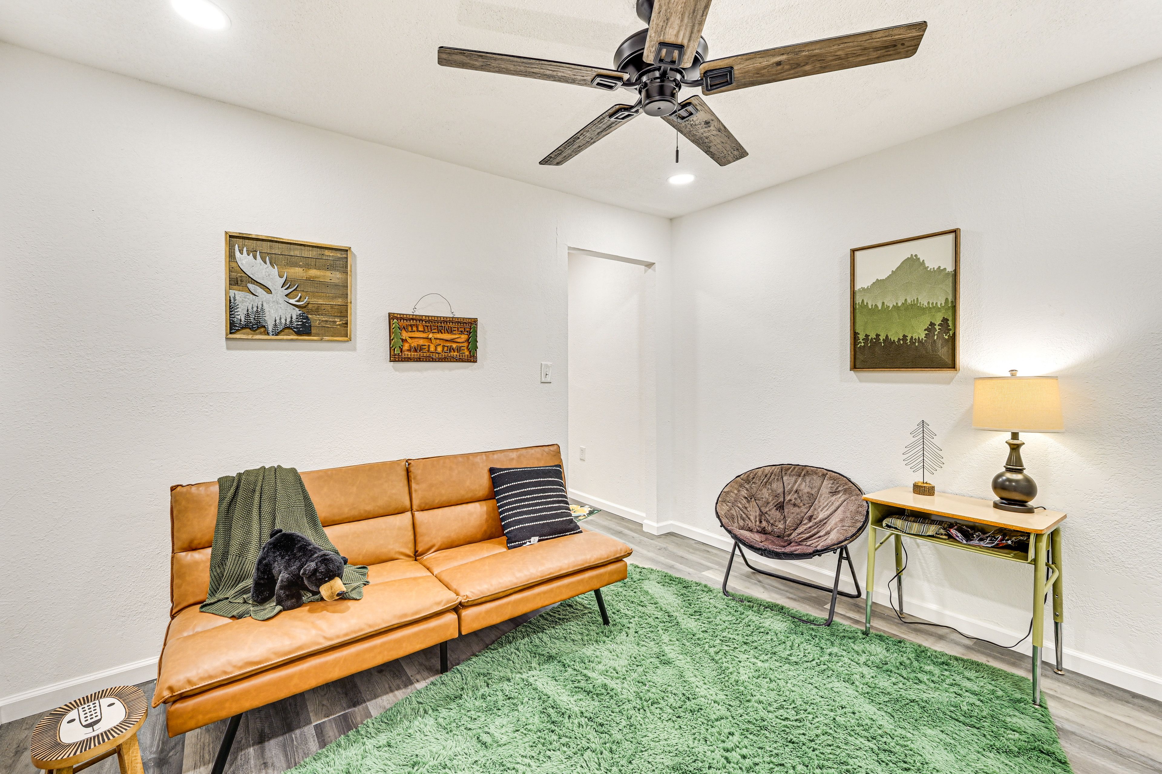 Bedroom 2 | Queen Bed | Full Futon | 2 Smart TVs