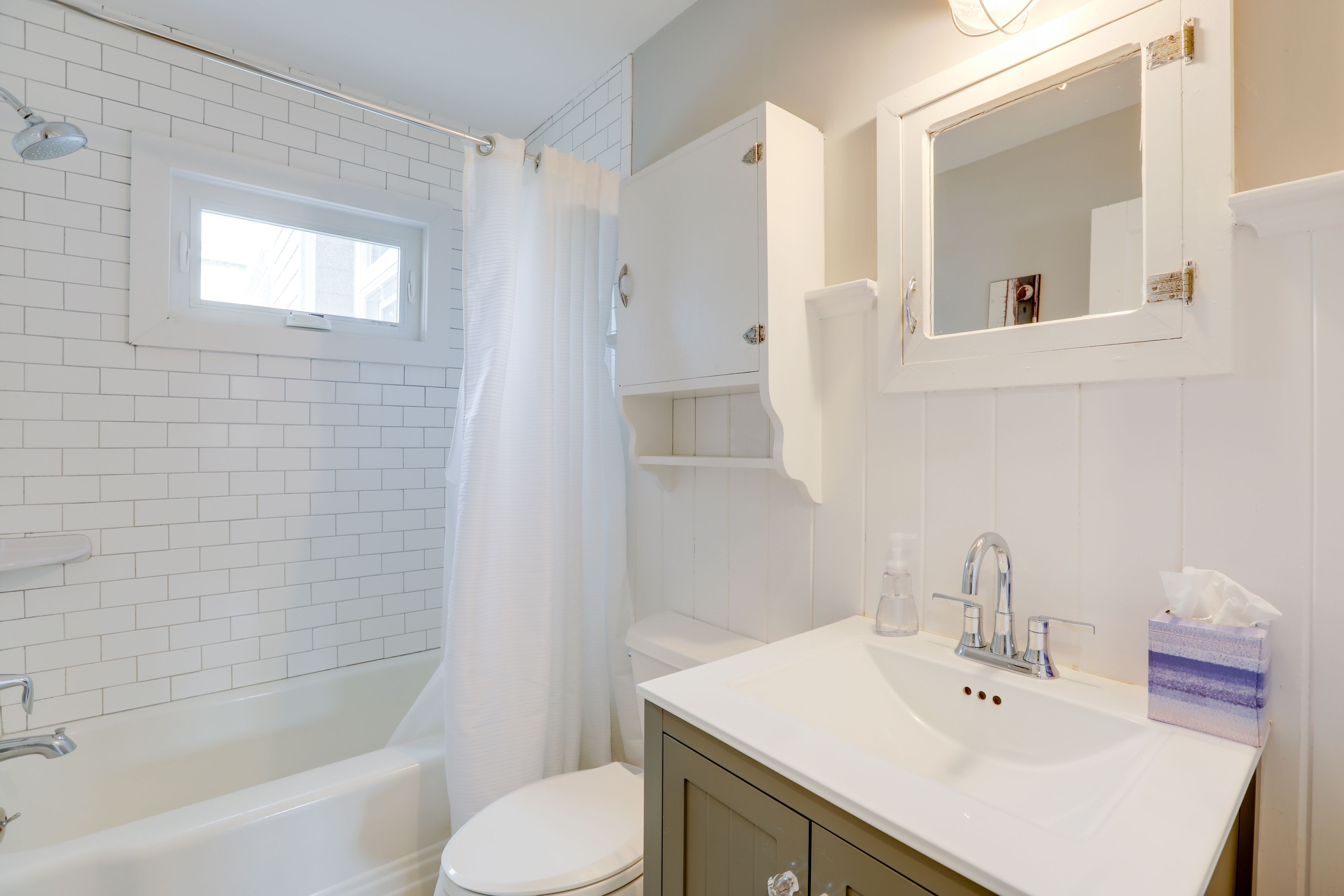 Full Bathroom | 1st Floor
