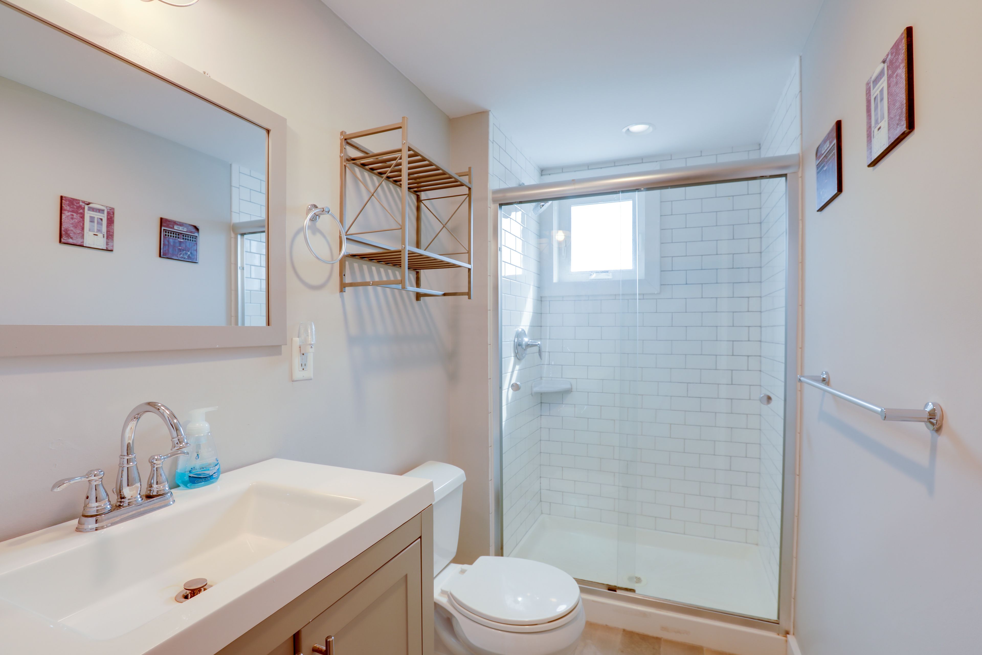 Full Bathroom | 2nd Floor