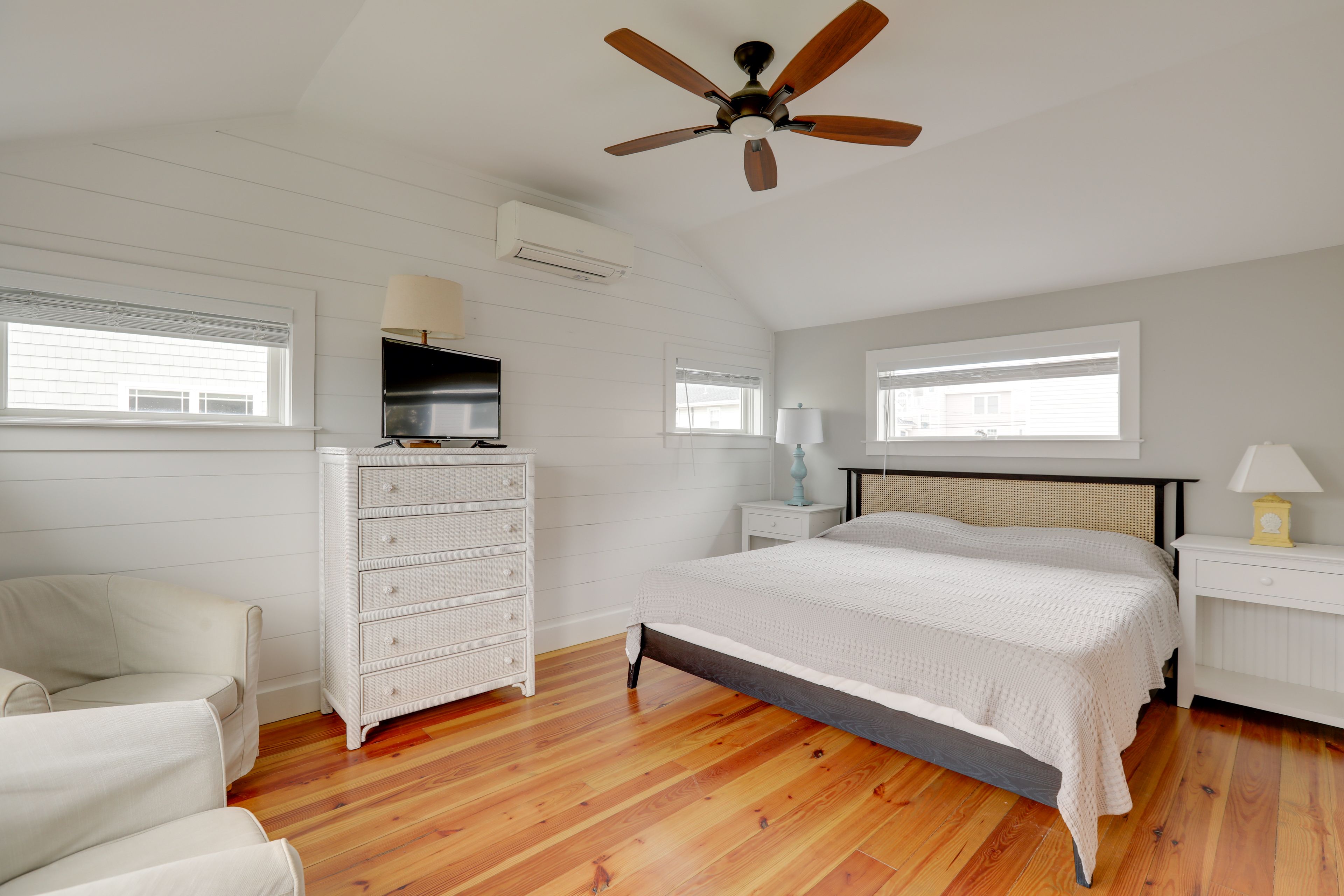 Bedroom 1 | 2nd Floor | King Bed | Smart TV