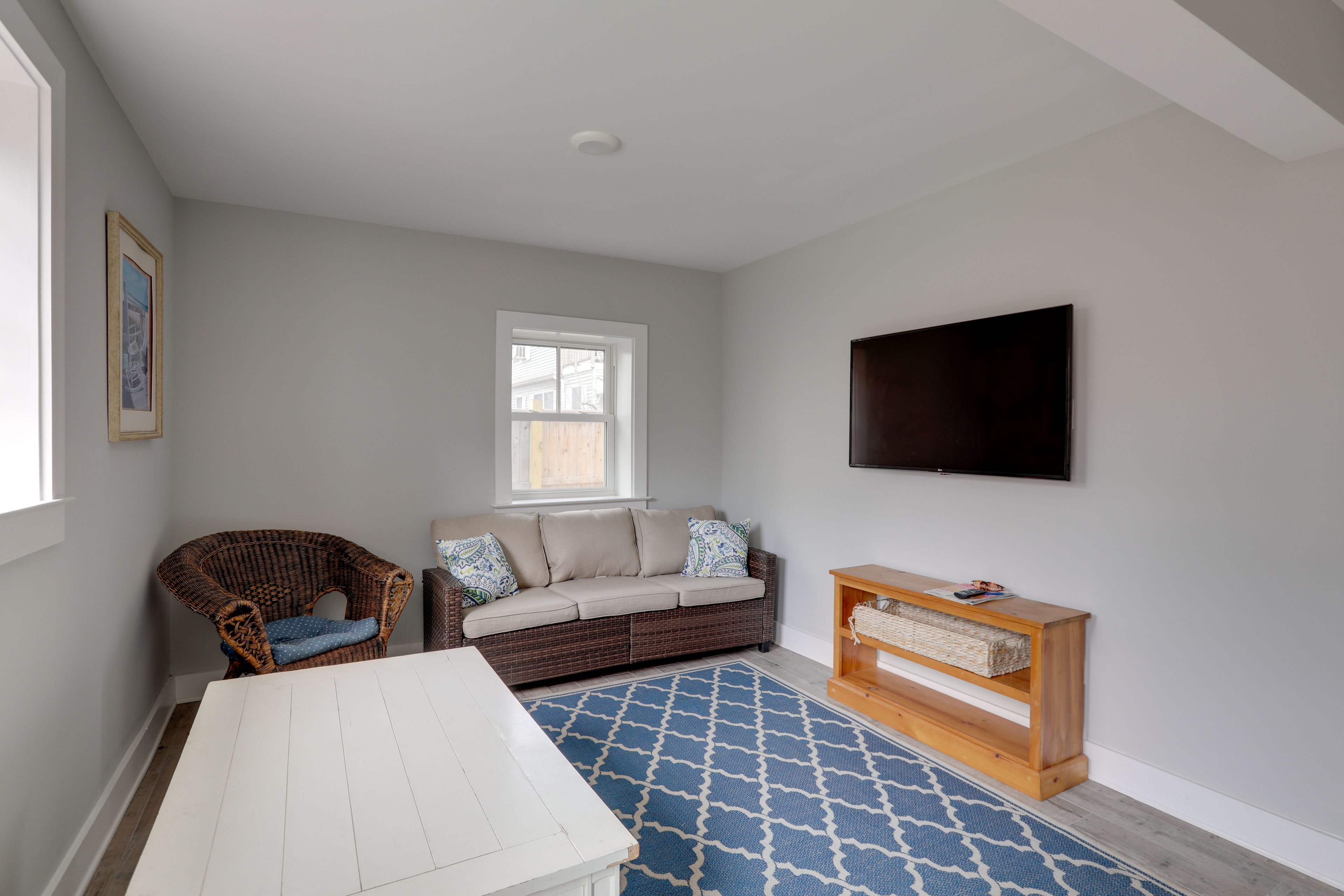 Den | 1st Floor | Smart TV