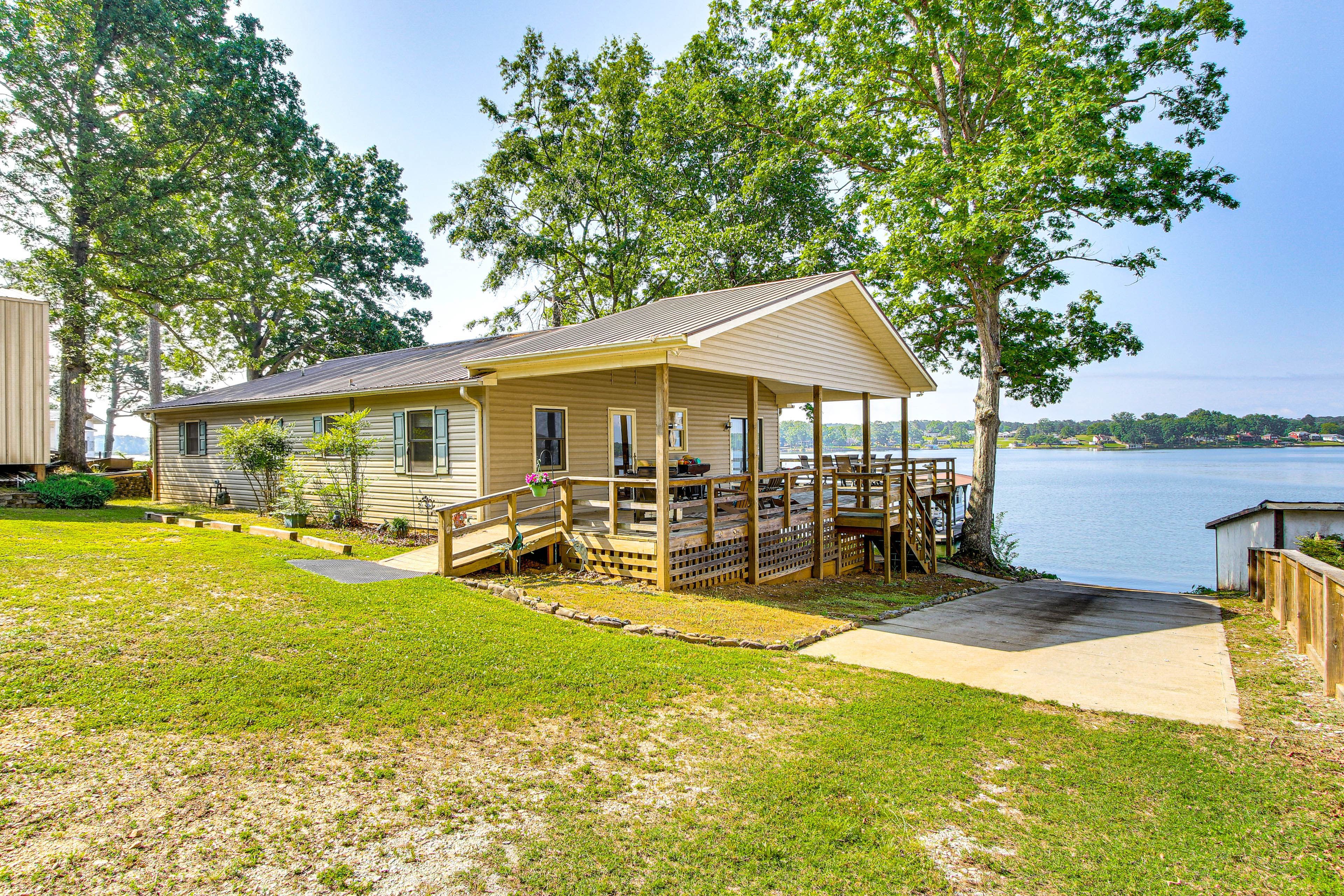 Property Exterior | Driveway (4 Vehicles) | Trailer Parking Allowed