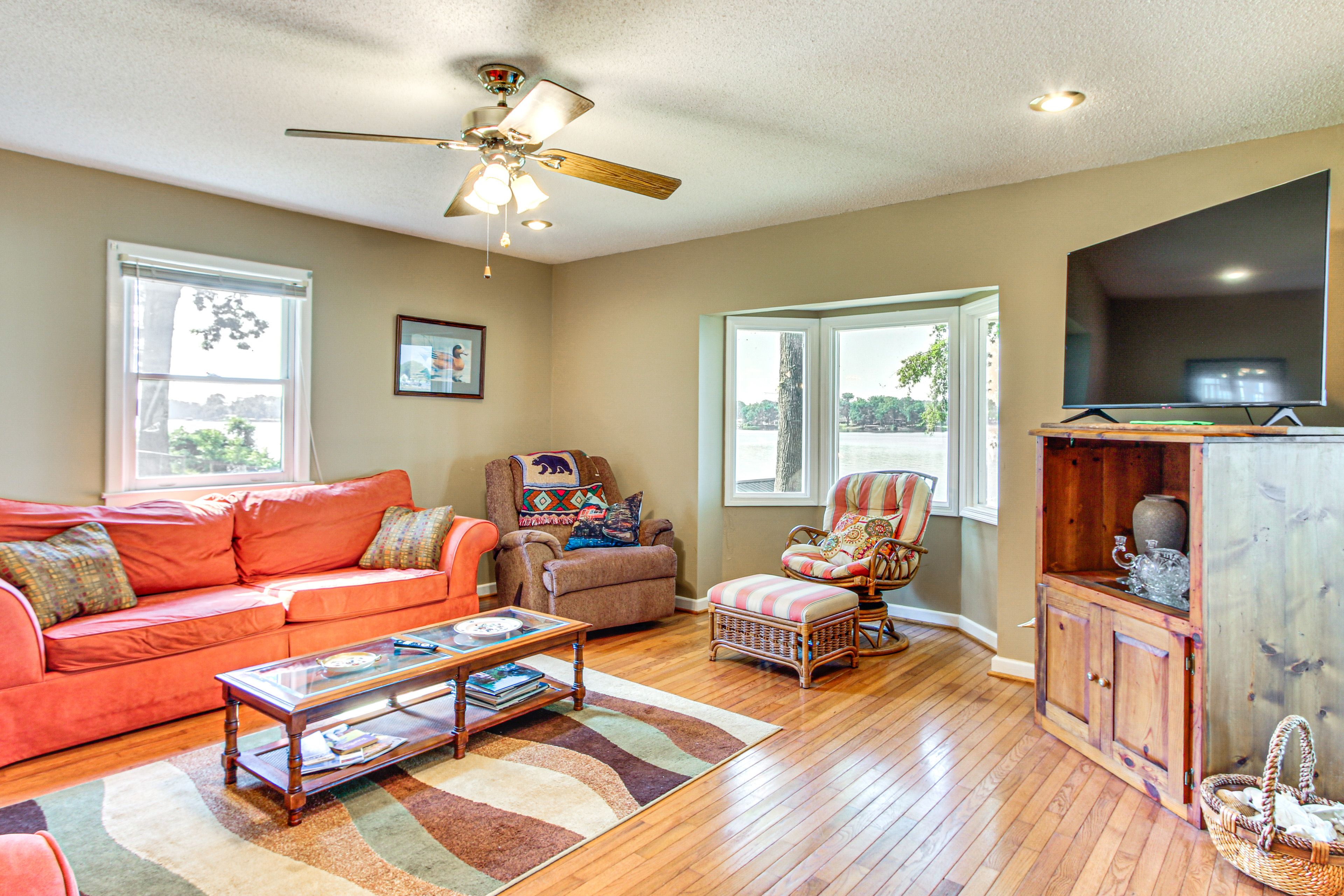 Family Room | Smart TV | Board Games