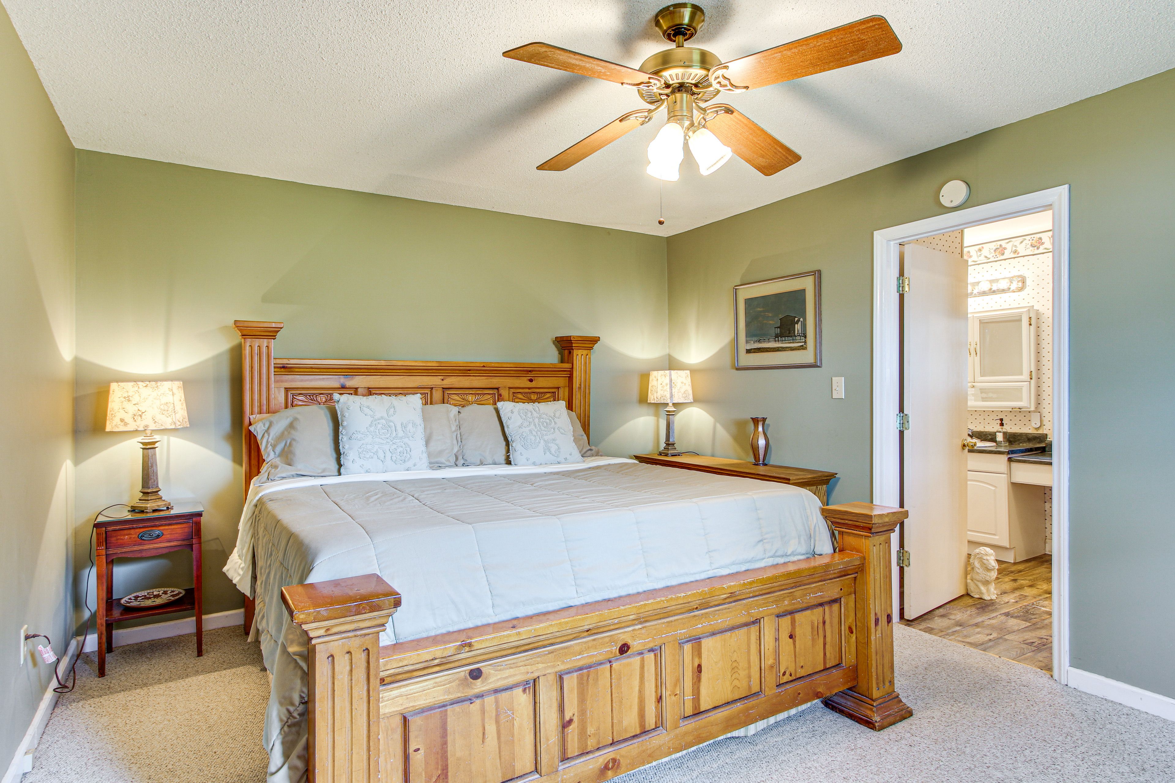 Bedroom 1 | King Bed | En-Suite Bathroom