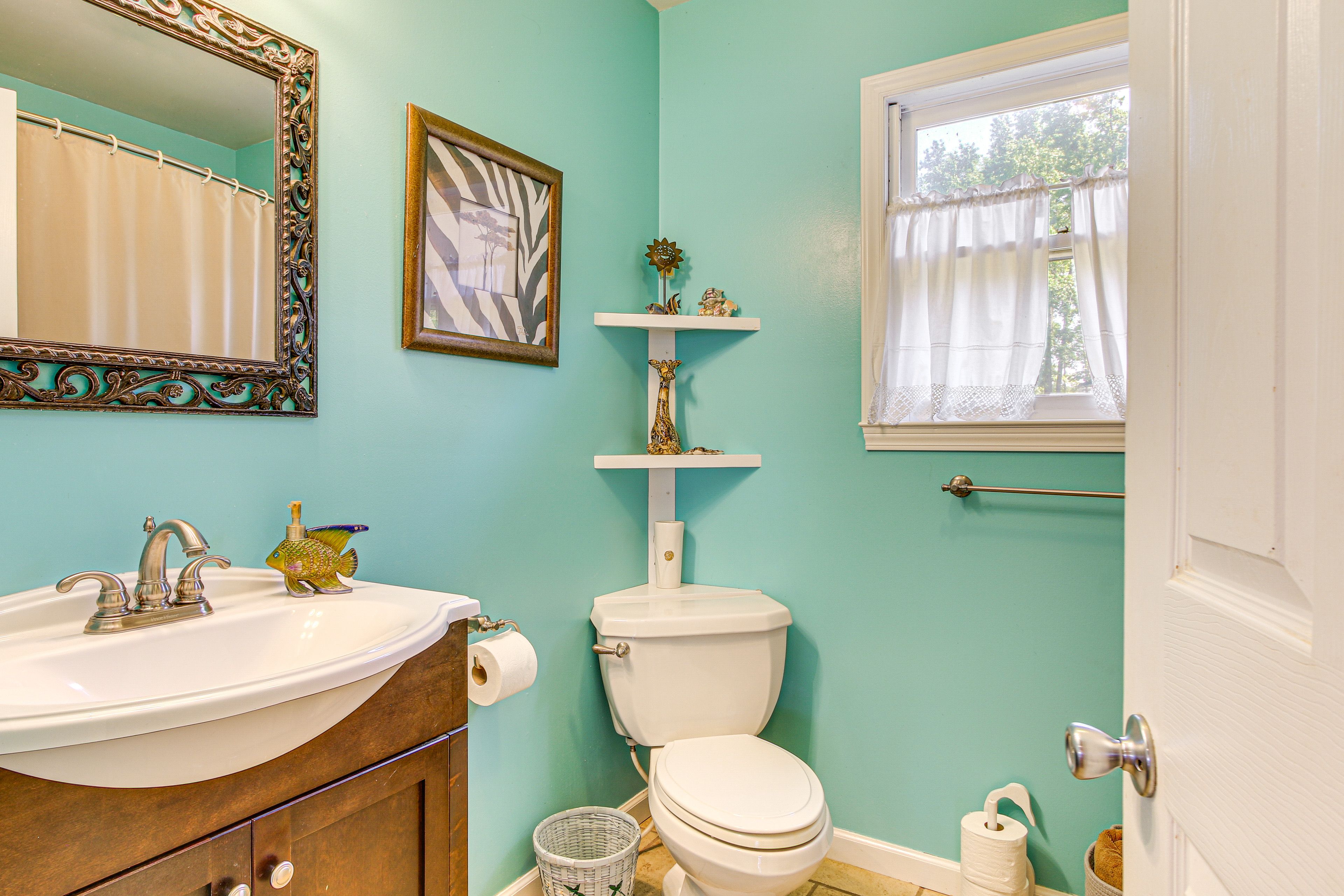 Full Bathroom