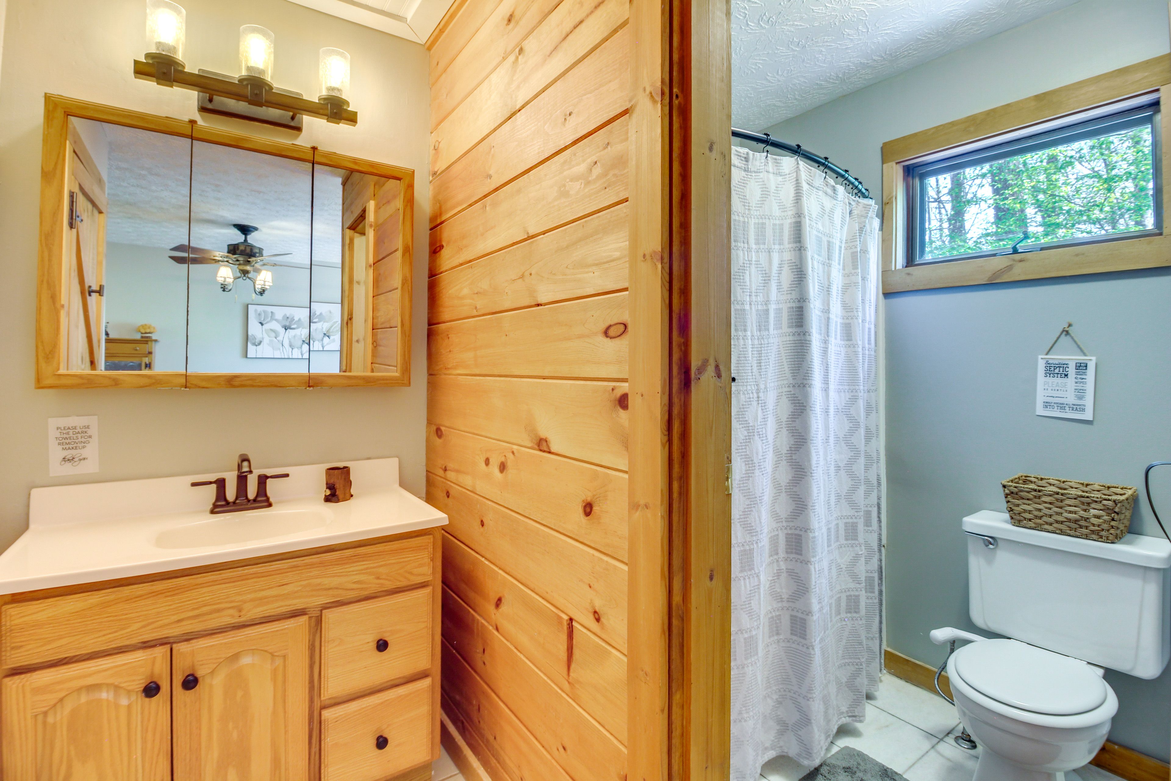 En-Suite Bathroom | 1st Floor