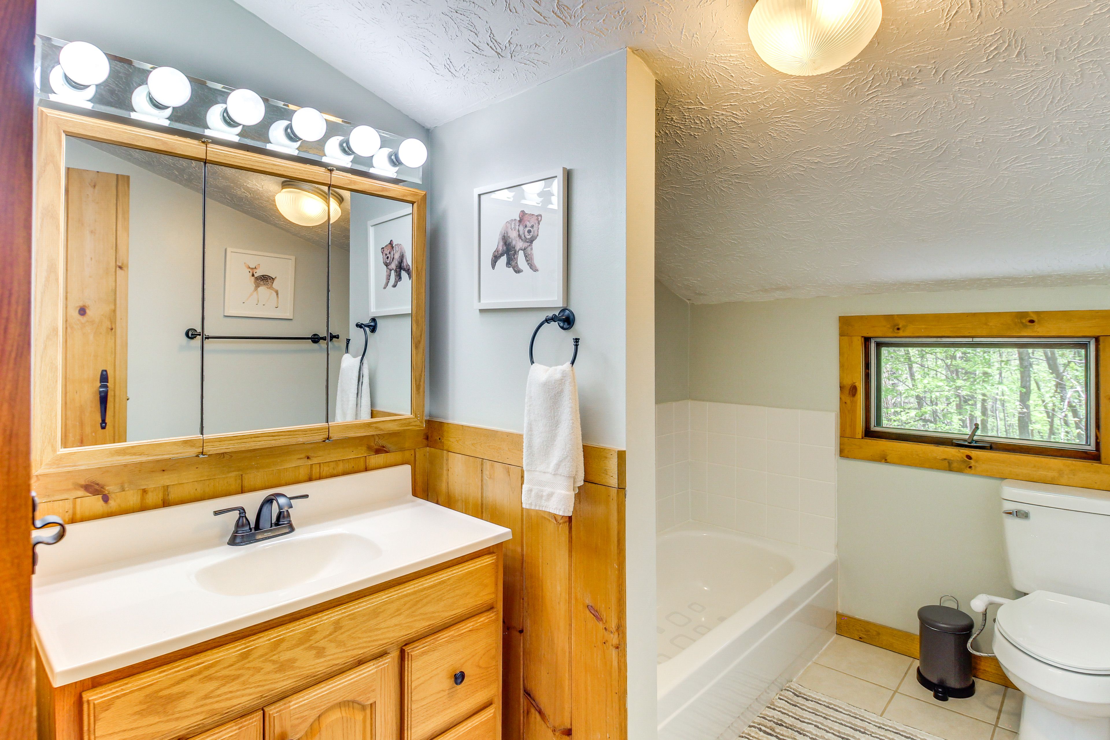 Full Bathroom | 2nd Floor