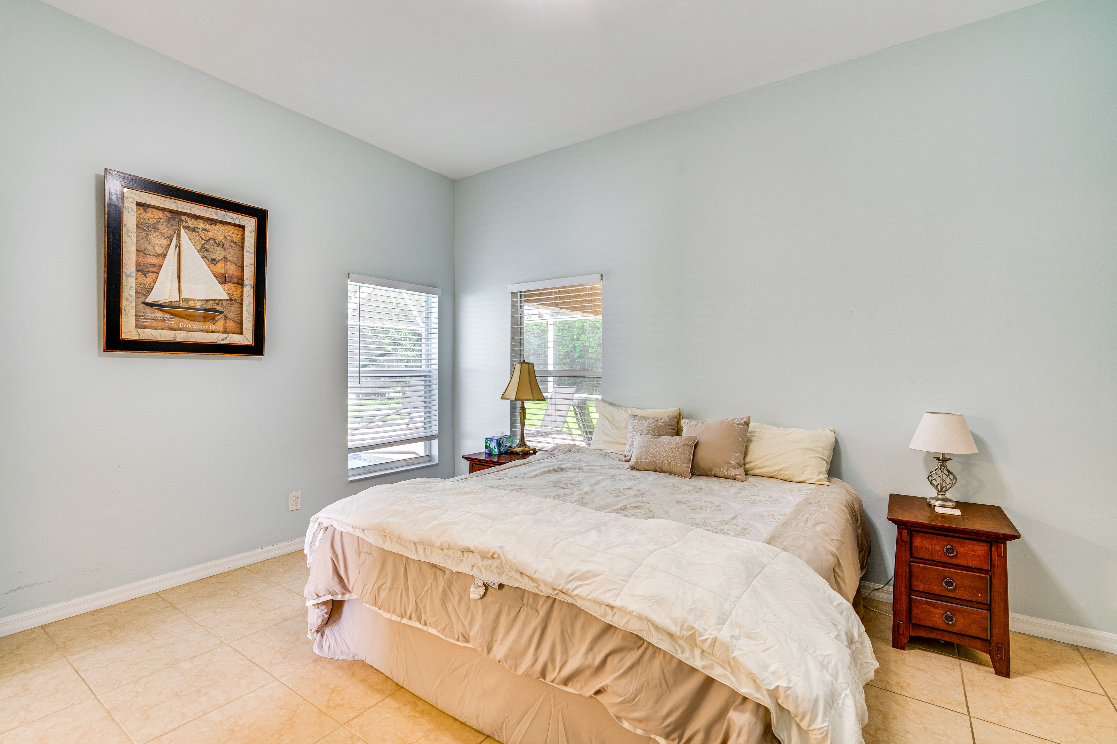 Bedroom 1 | King Bed | Smart TV | Walk-In Closet | Linens Provided