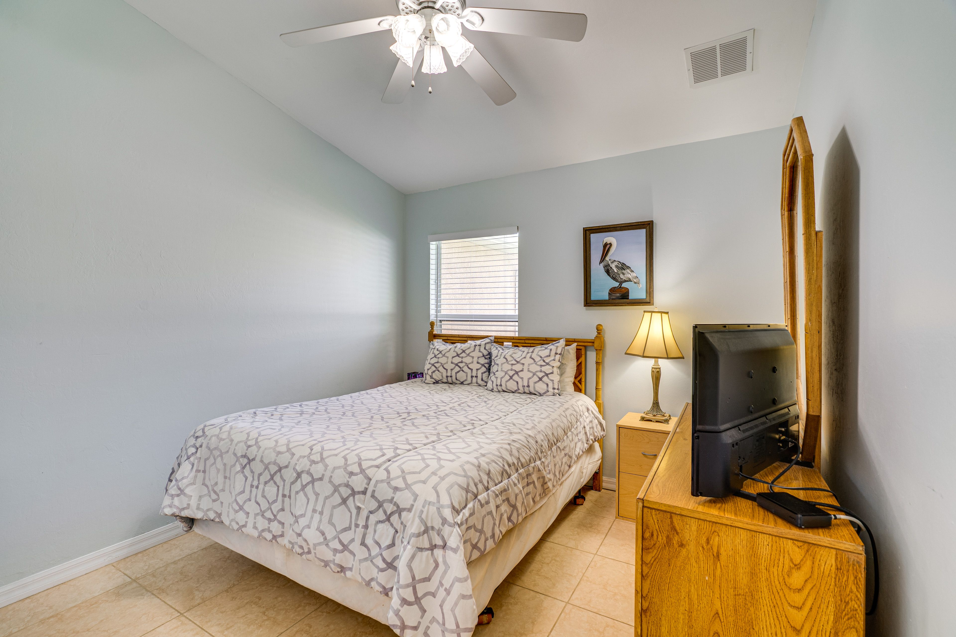 Bedroom 2 | Queen Bed | Smart TV