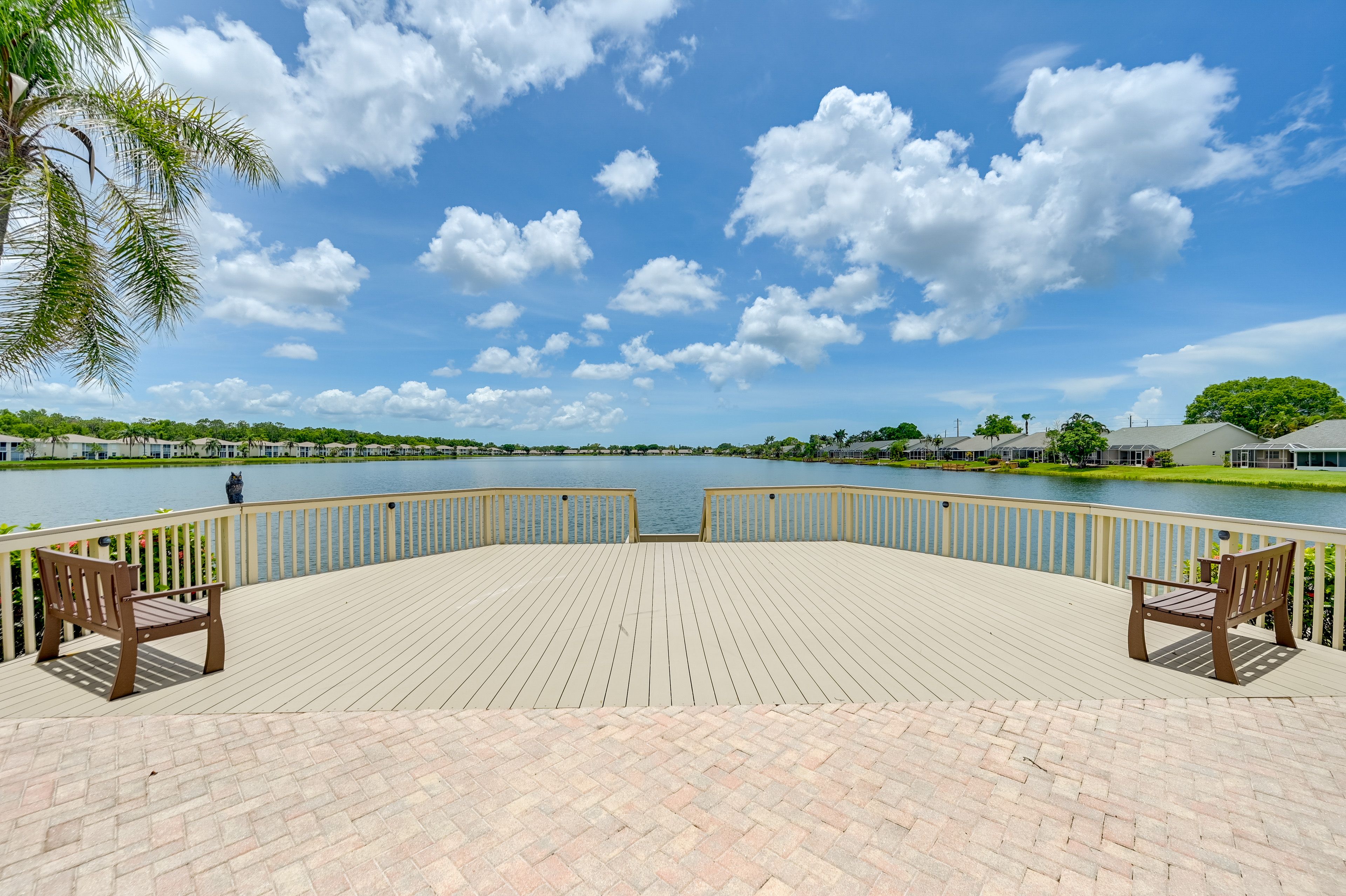 Crown Pointe Community | Clubhouse | Fishing Pond | Fitness Center | Pool