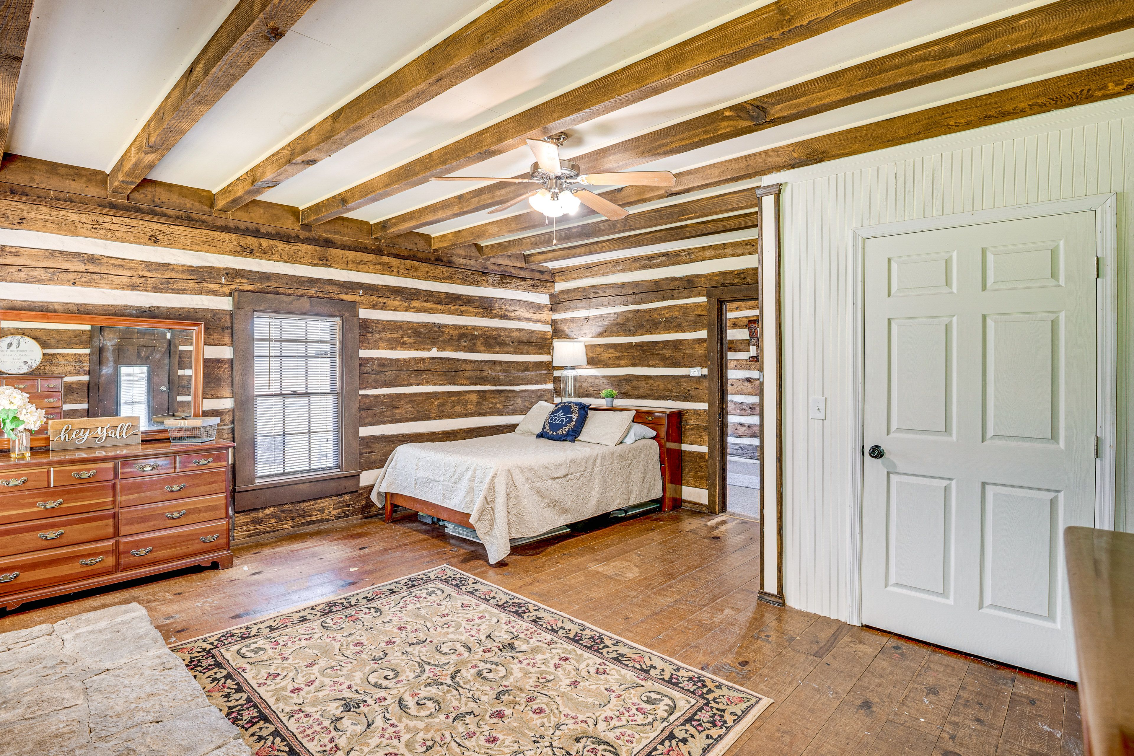 Bedroom 1 | Queen Bed