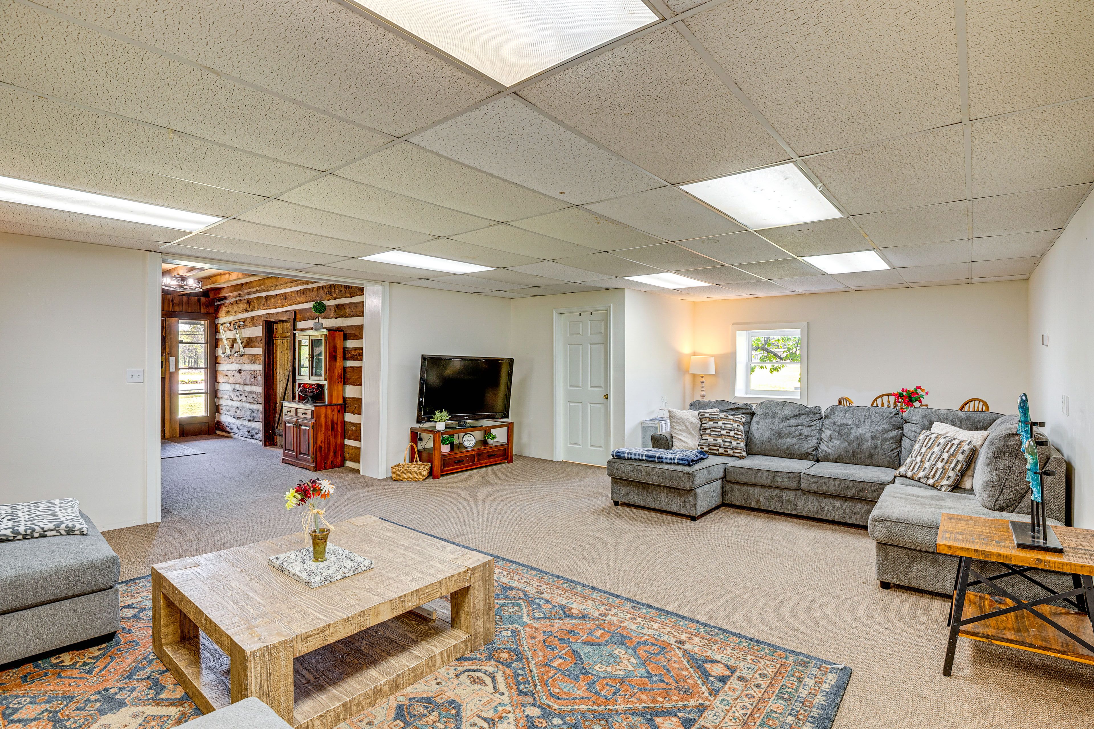 Living Room | Free WiFi | Flat-Screen TV | Central A/C