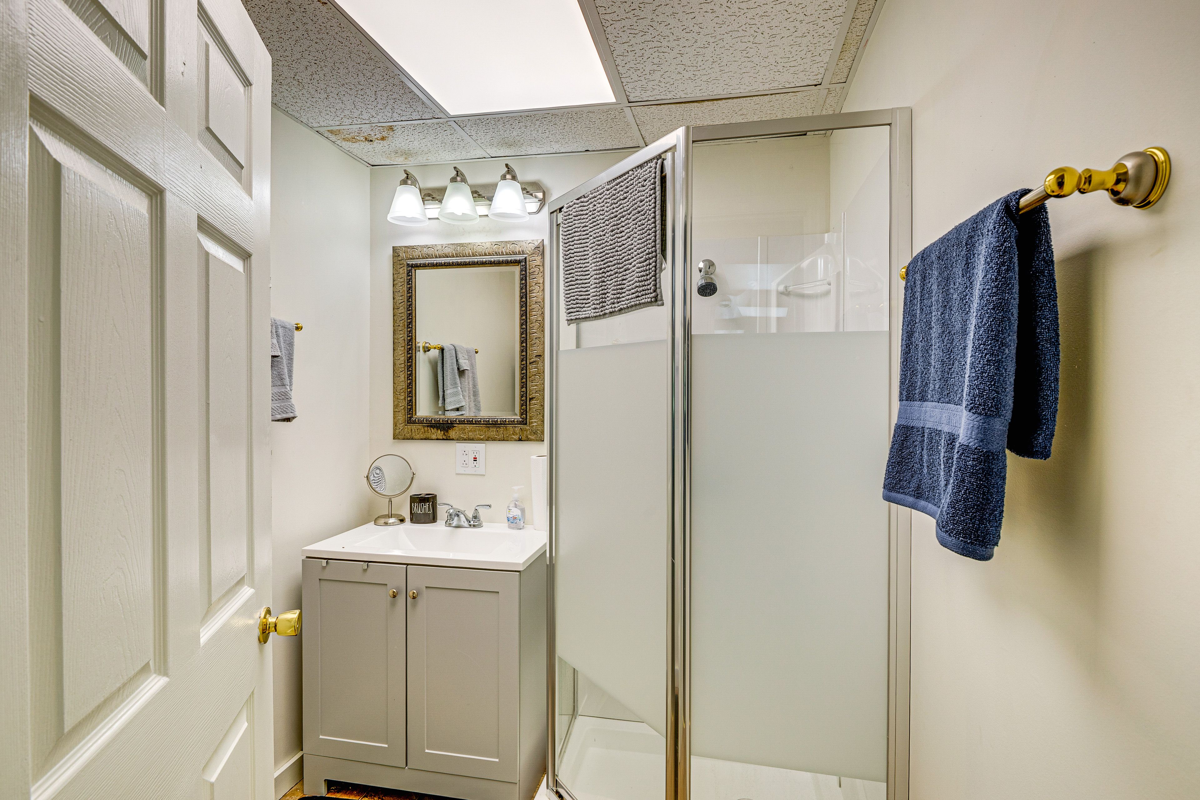 Full Bathroom