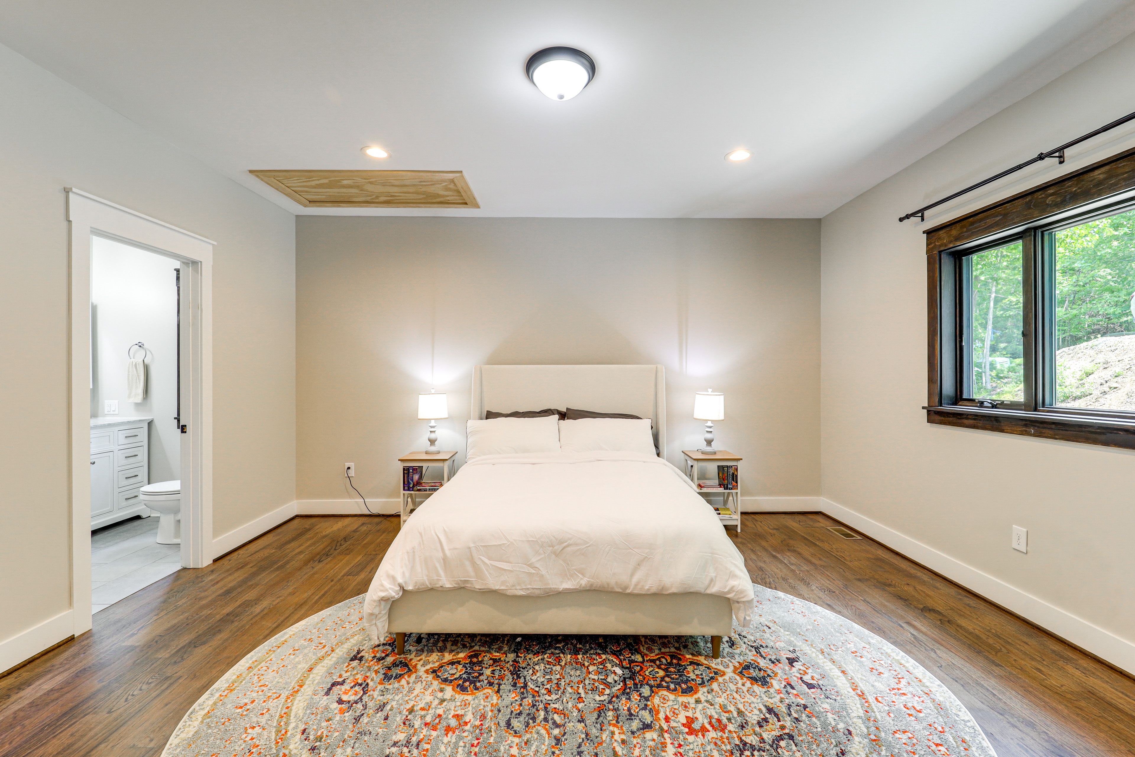 Bedroom 2 | Main Floor | Queen Bed