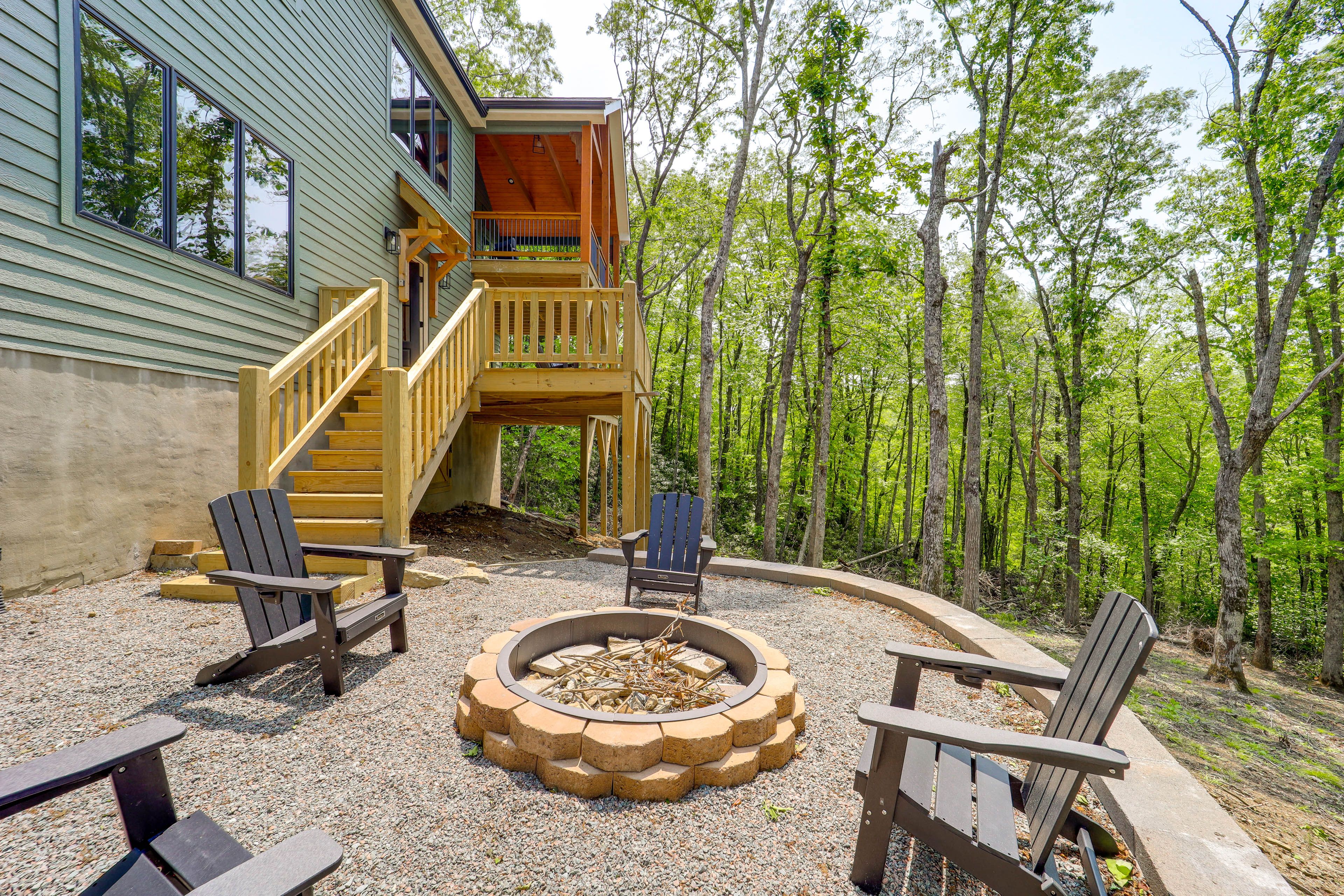 Private Yard | Fire Pit