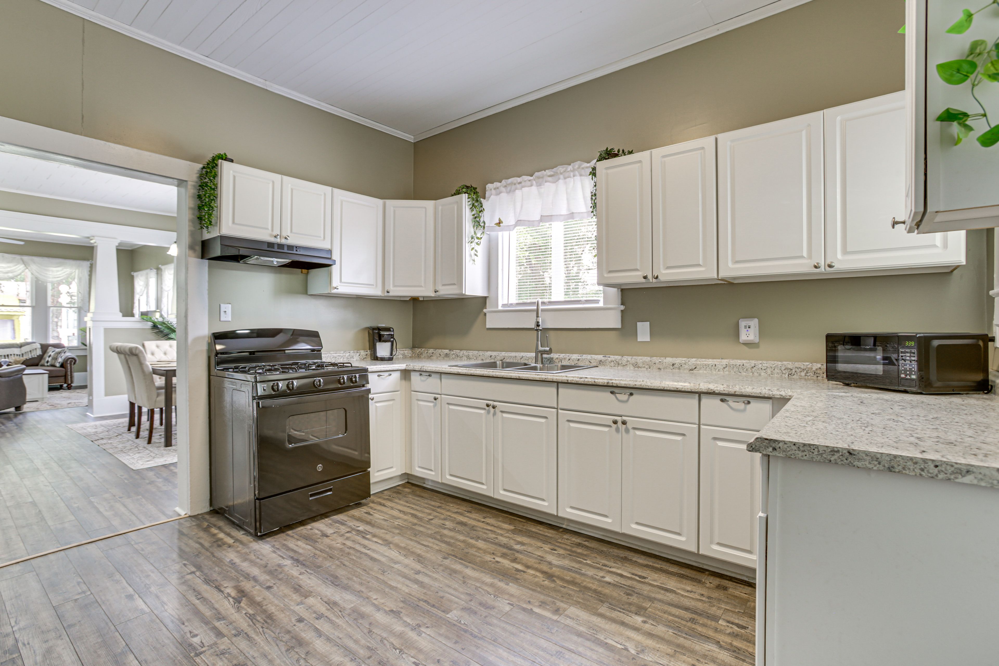 Kitchen | Keurig Coffee Maker | Blender | Toaster | Cooking Basics