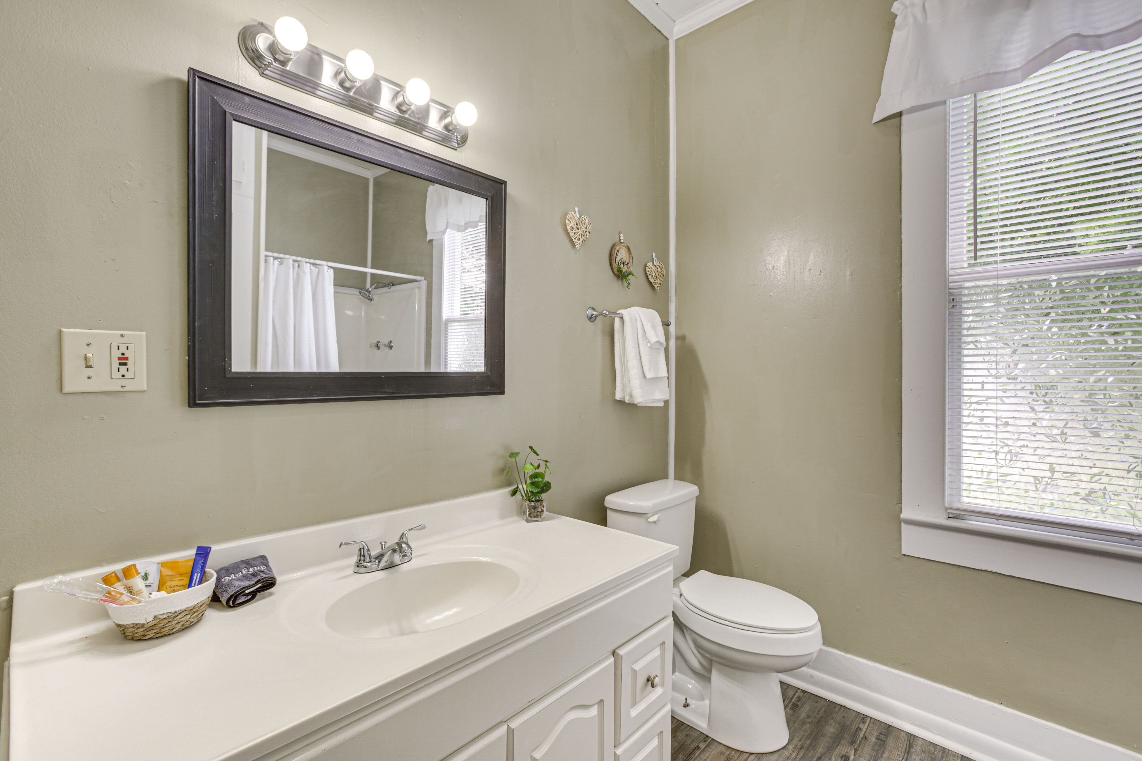 En-Suite Bathroom | Towels Provided