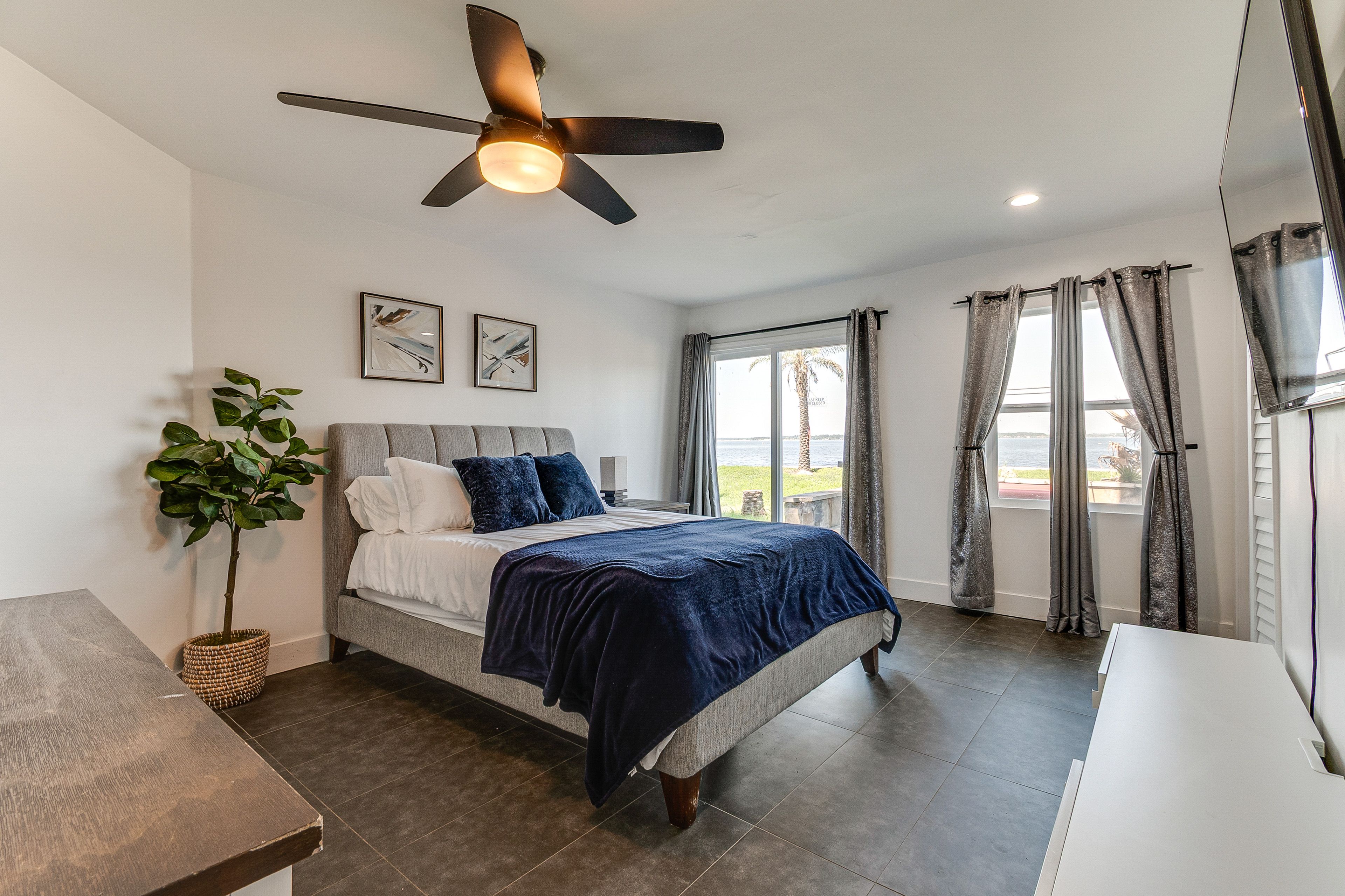 Bedroom 2 | Basement | Queen Bed