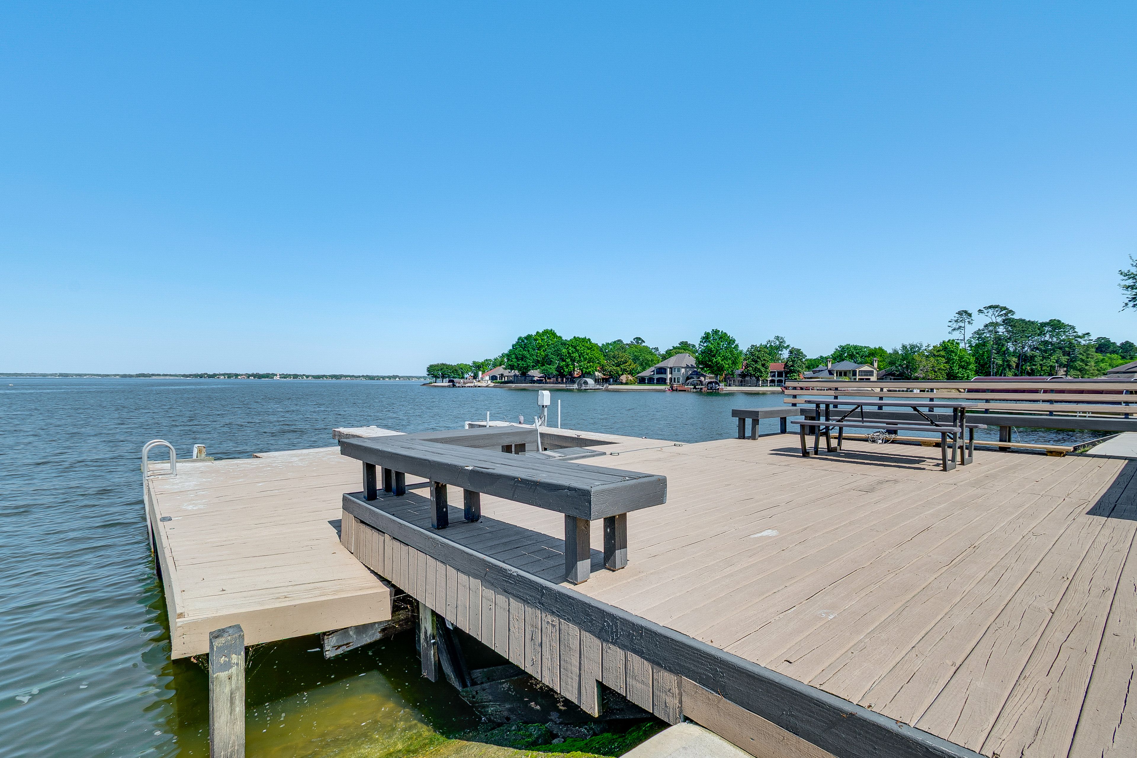 Private Dock | Dining Table | Boat Slip