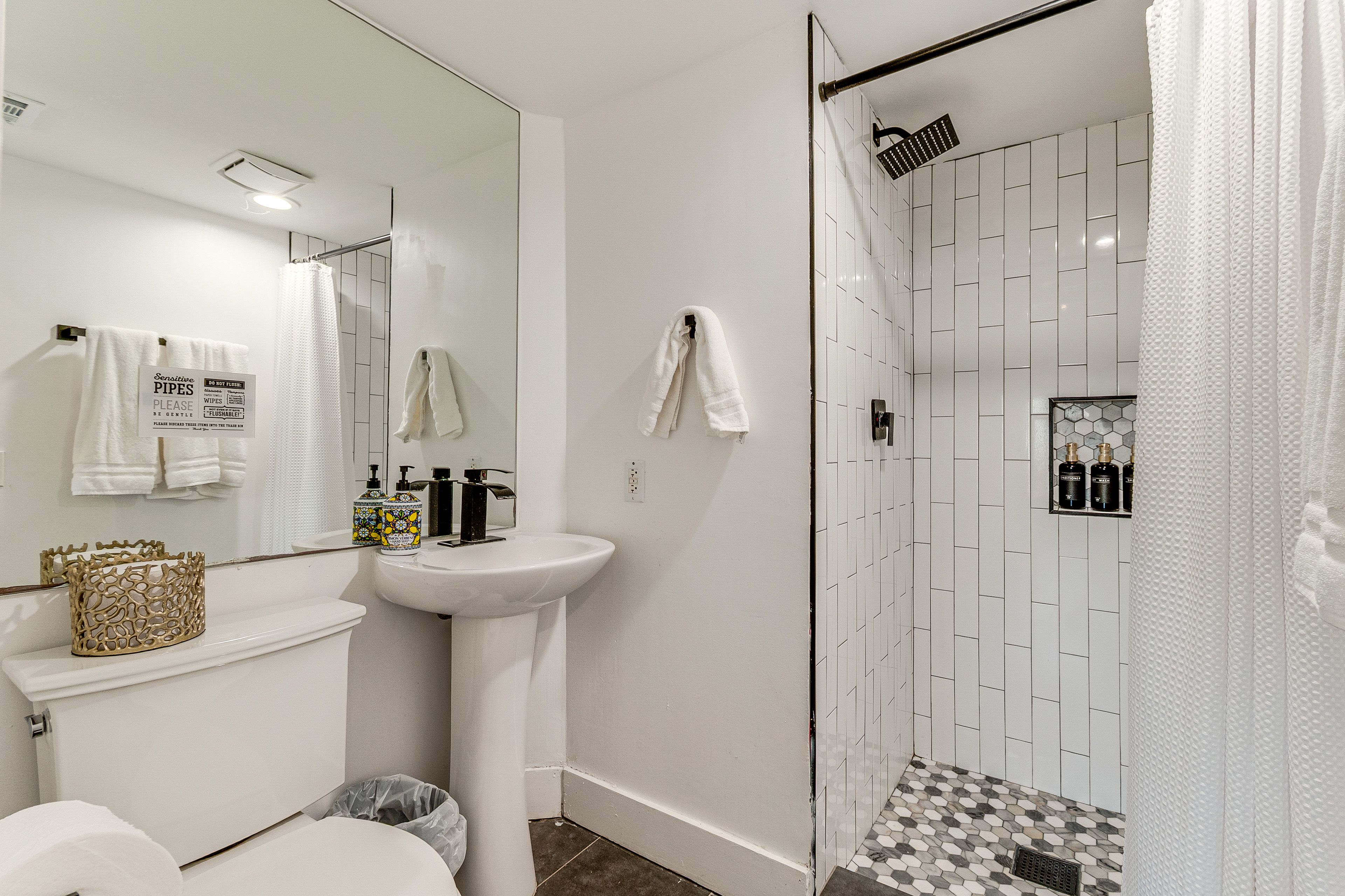 Full Bathroom | Basement | Towels Provided